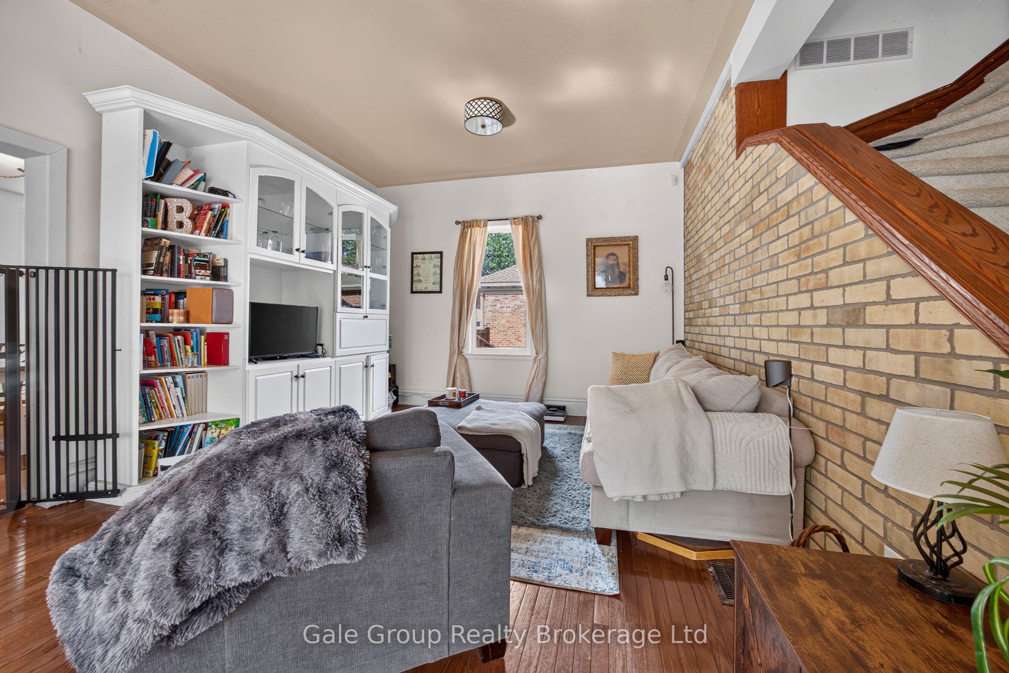 445 Vincent Street Property Photo 7
