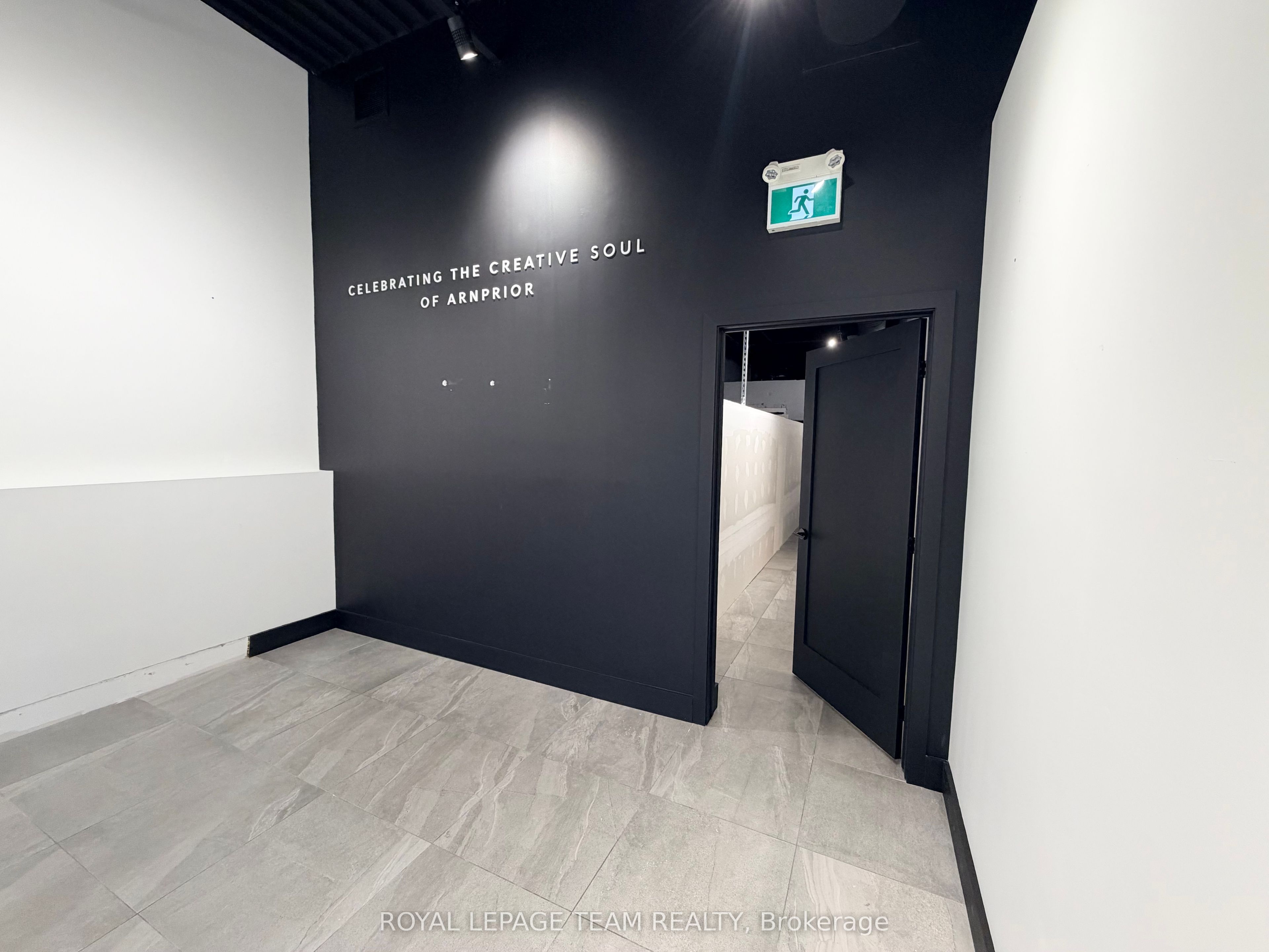 60 Elgin Street W Property Photo 6
