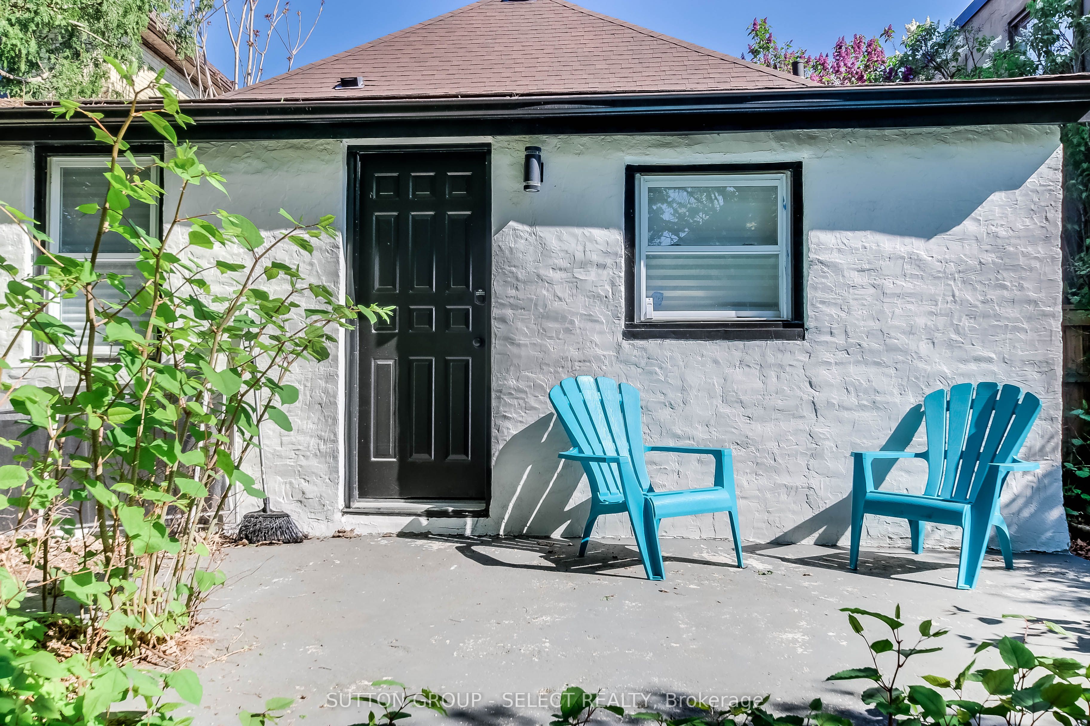 71 Briscoe Street E Property Photo 18