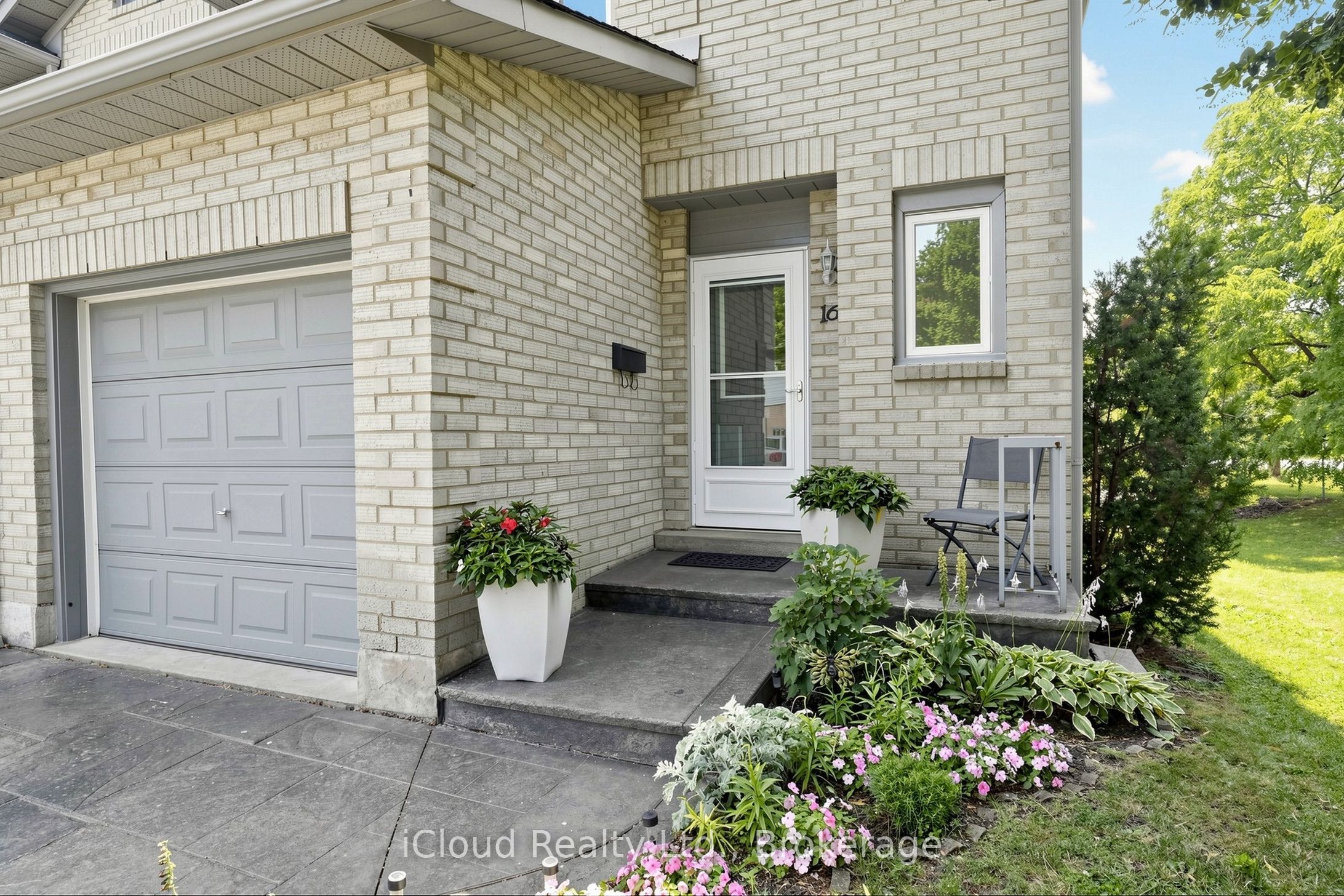 1 Royalwood Court 16 Property Photo 2