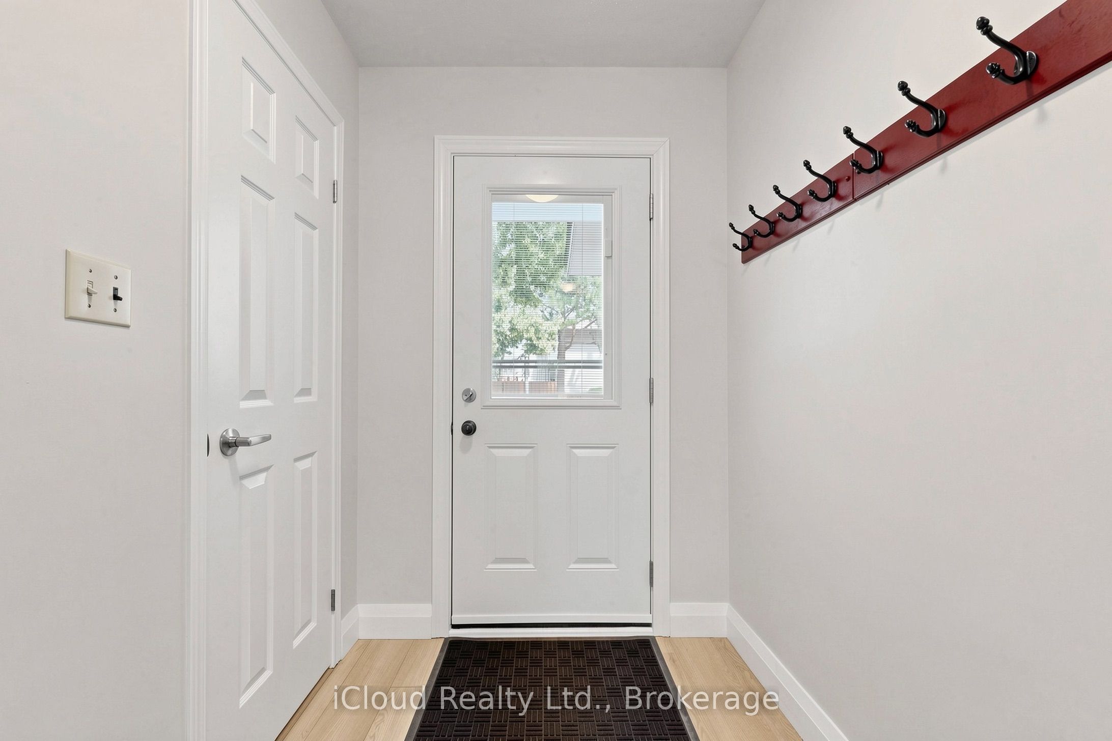 1 Royalwood Court 16 Property Photo 3