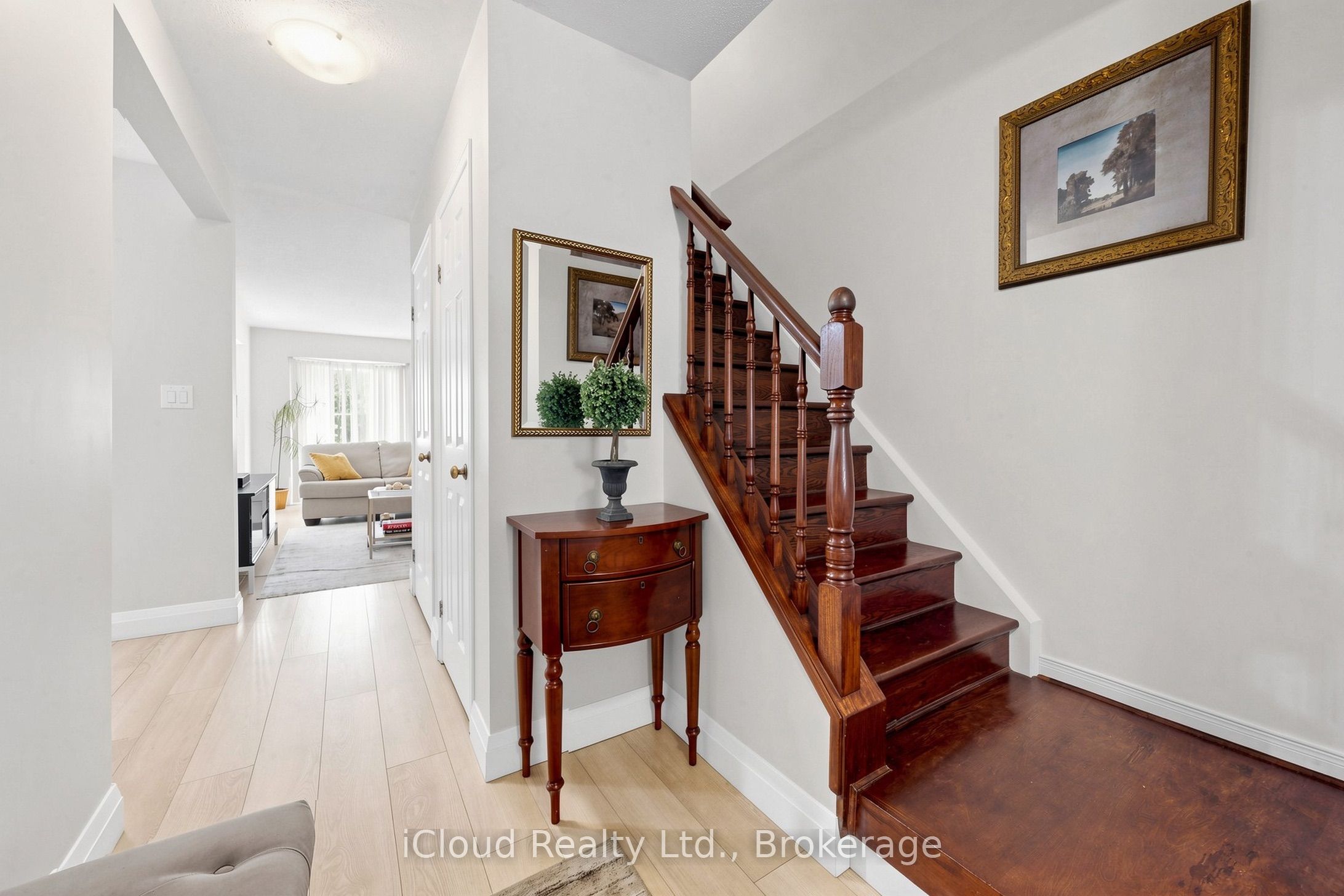 1 Royalwood Court 16 Property Photo 5