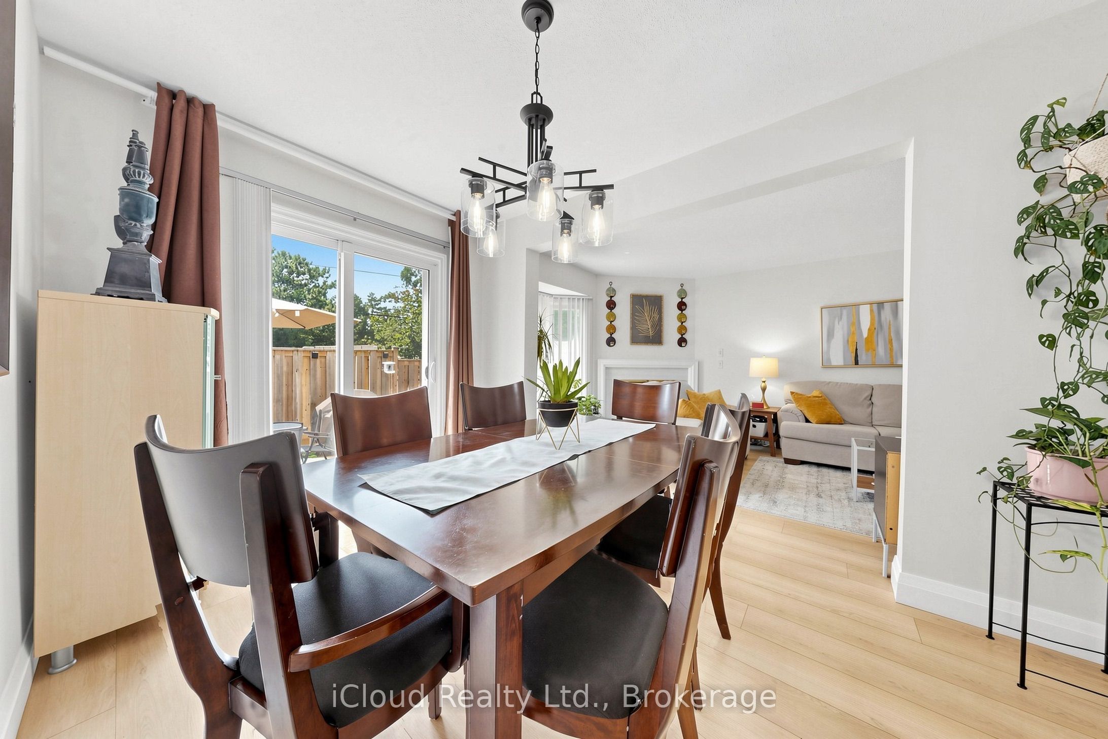 1 Royalwood Court 16 Property Photo 25