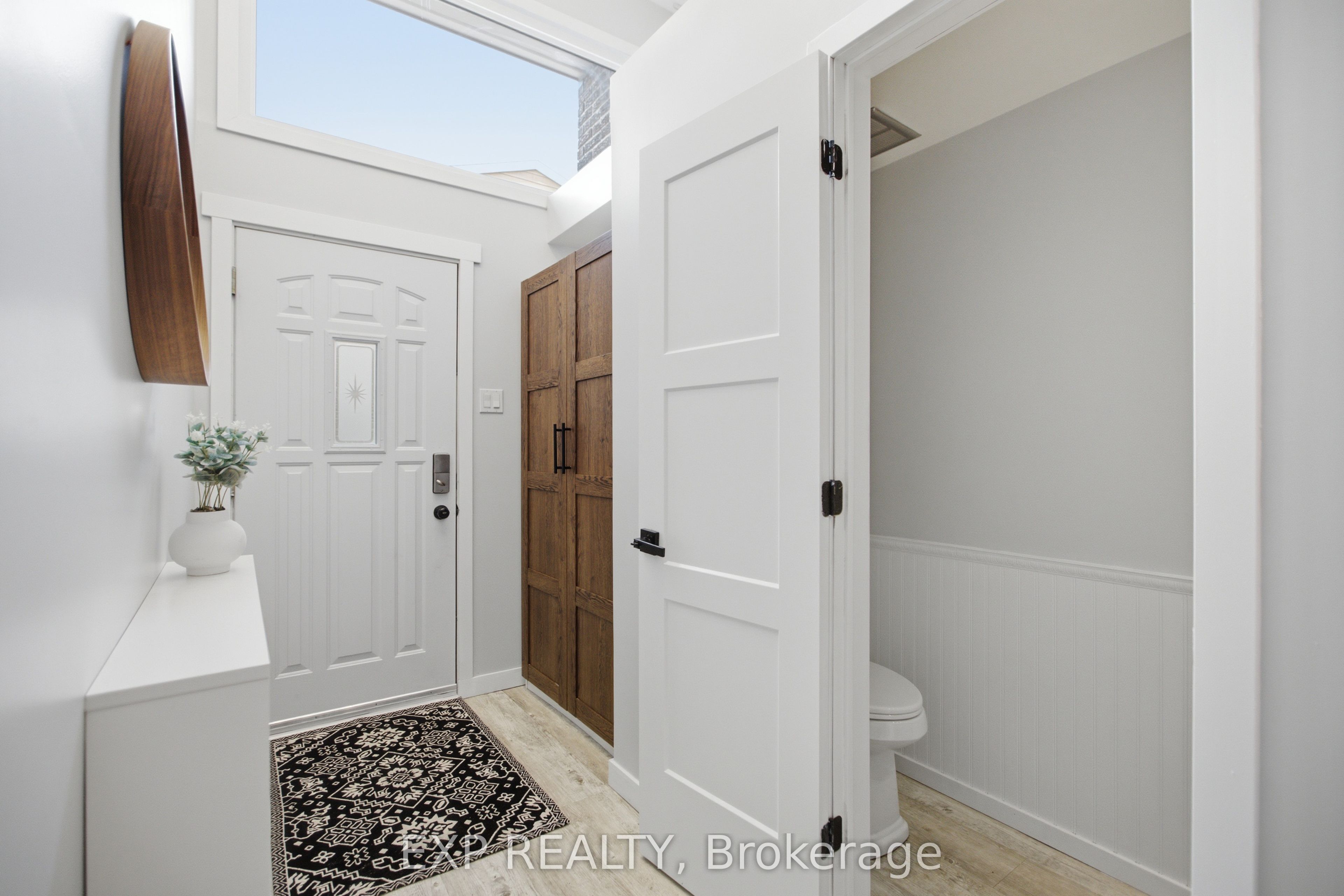 2092 Eric Crescent Property Photo 4