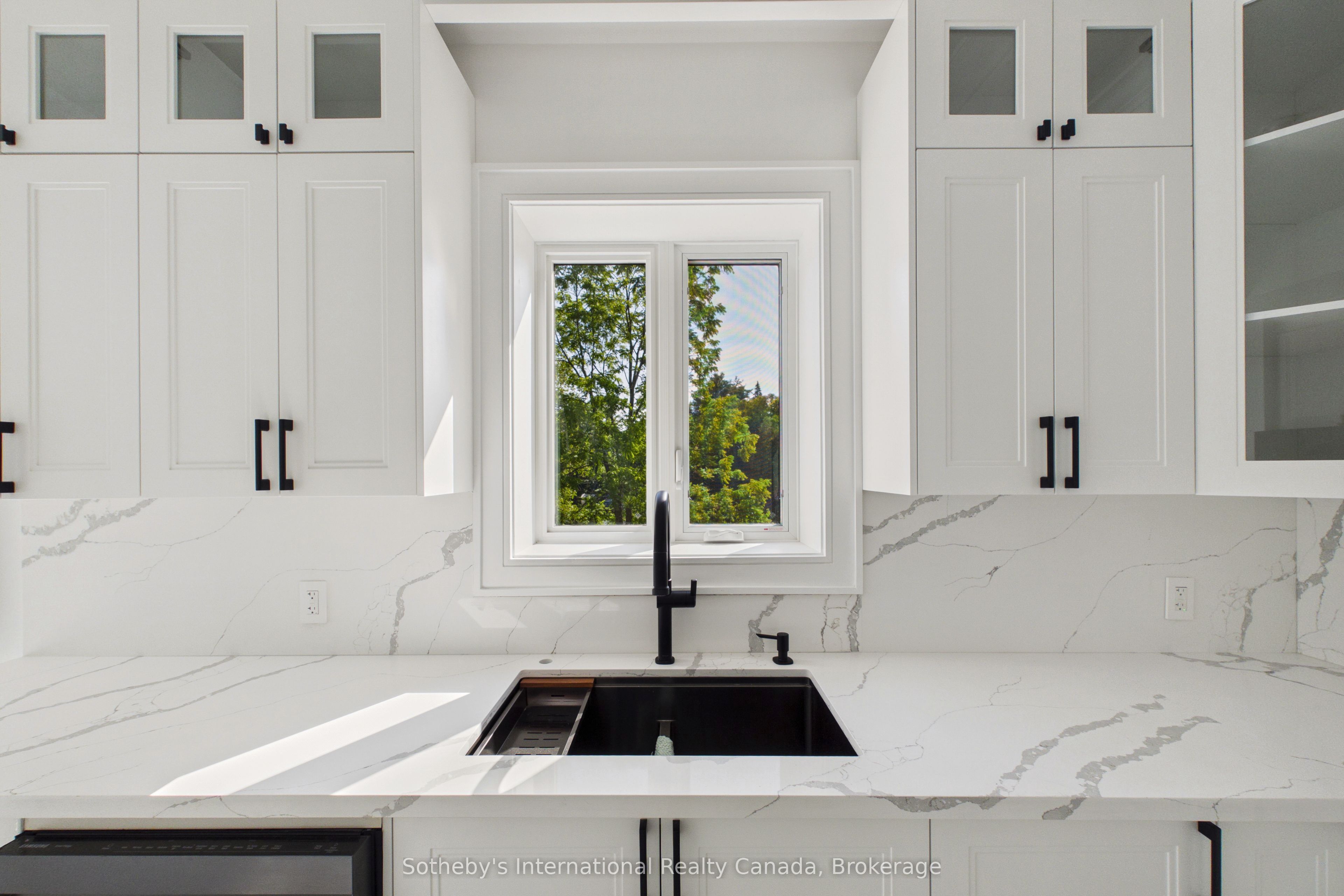 492 Brunel Road Property Photo 11