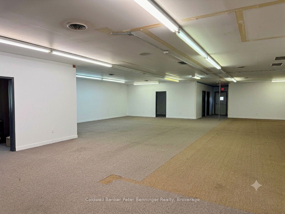 190 Elizabeth Street E Property Photo 7