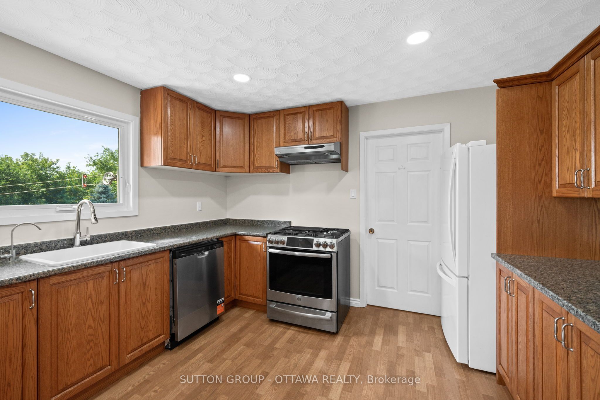 77 Main Street Property Photo 8