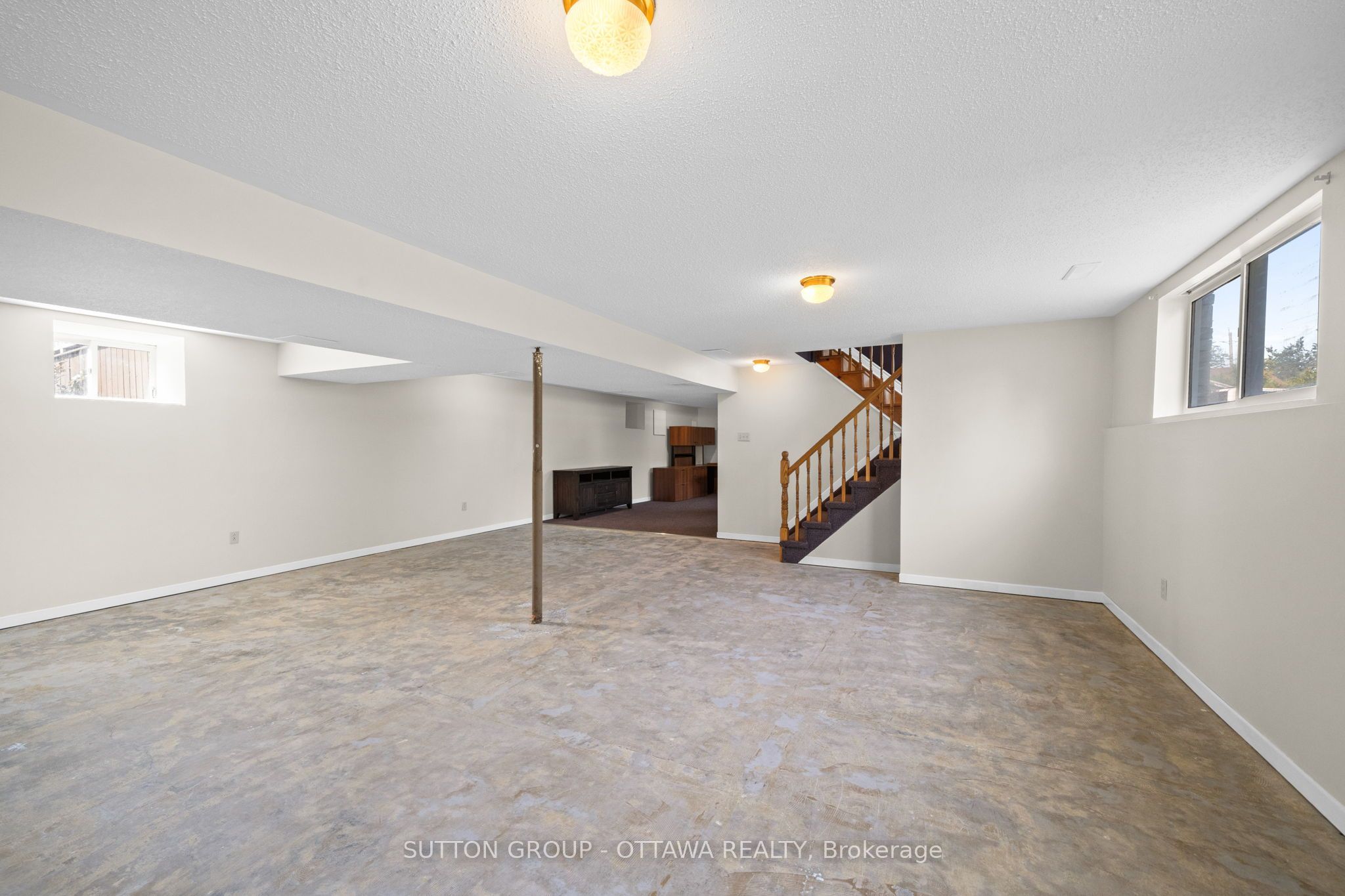 77 Main Street Property Photo 26