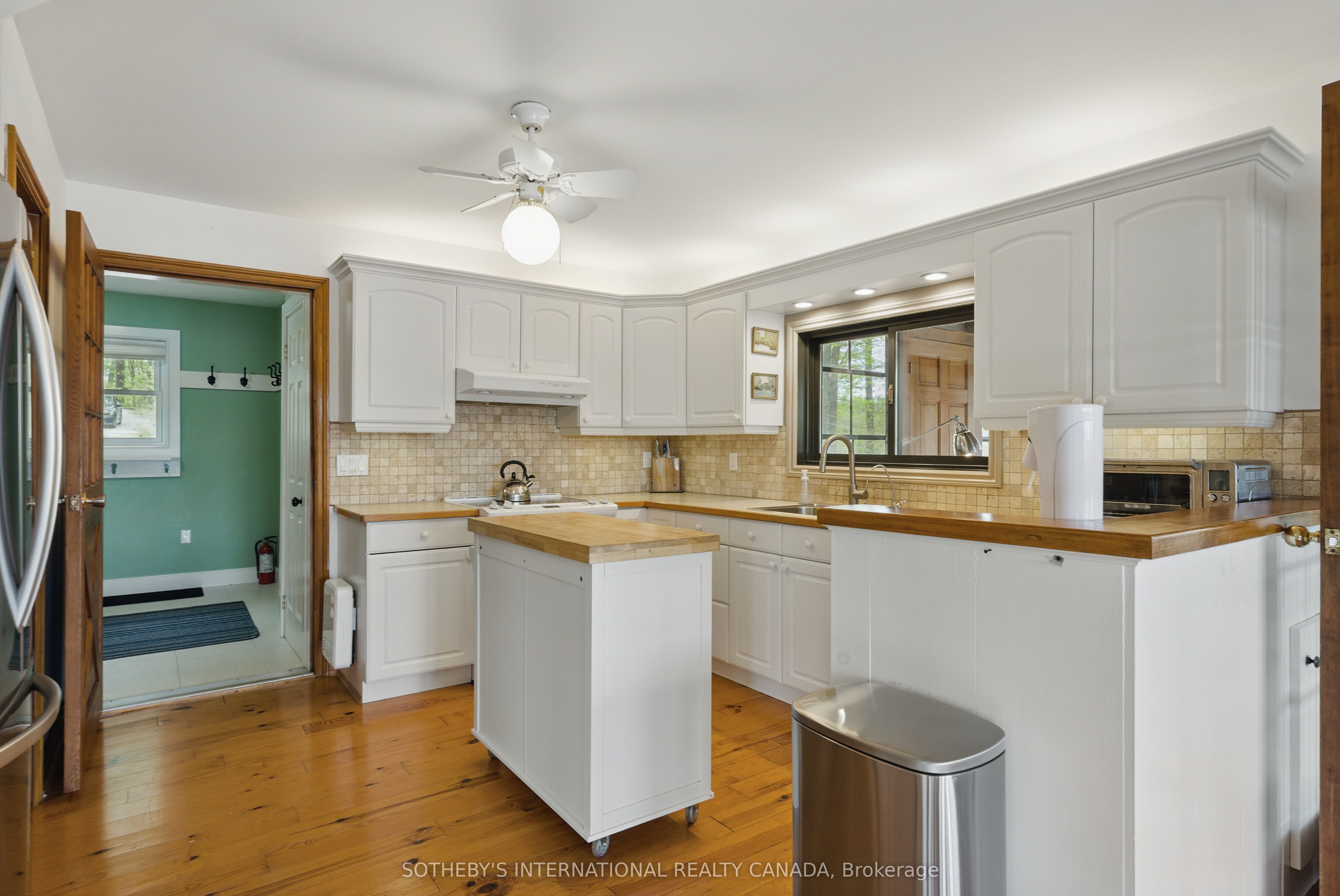 1074 Cooks Road Property Photo 6