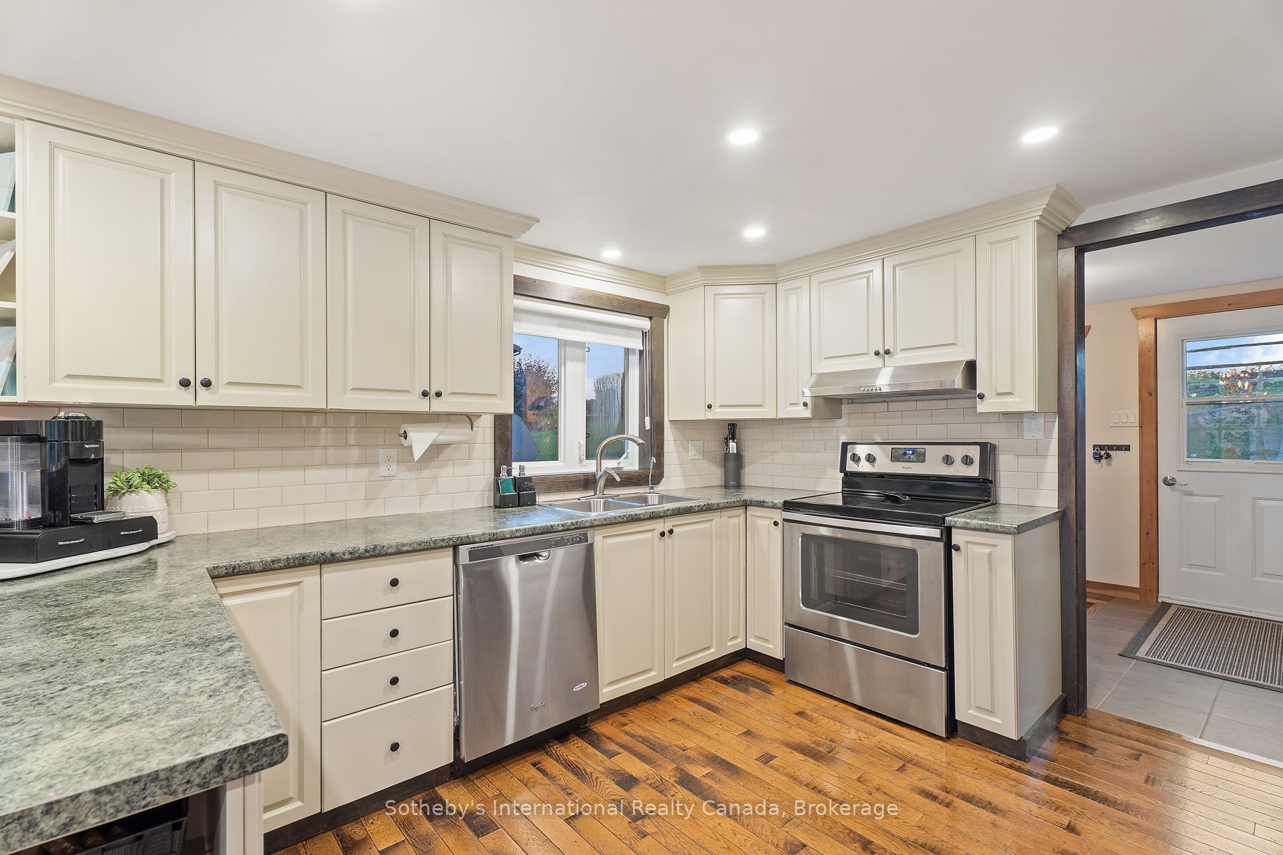 1111 Maplehurst Drive Property Photo 12