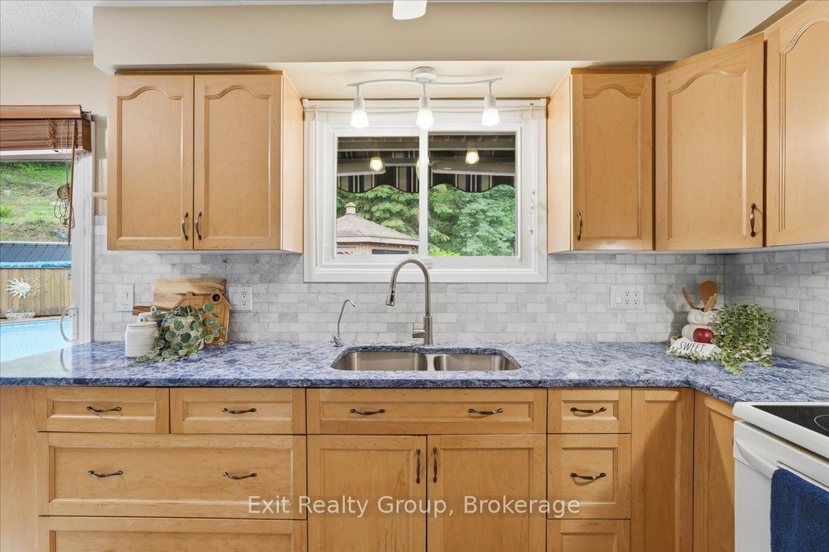 427 Townsend Road Property Photo 8