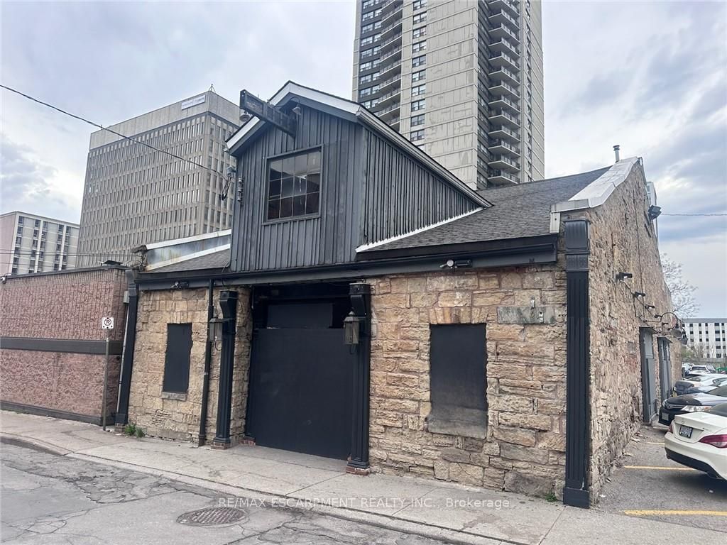 33 Bowen Street Property Photo 1