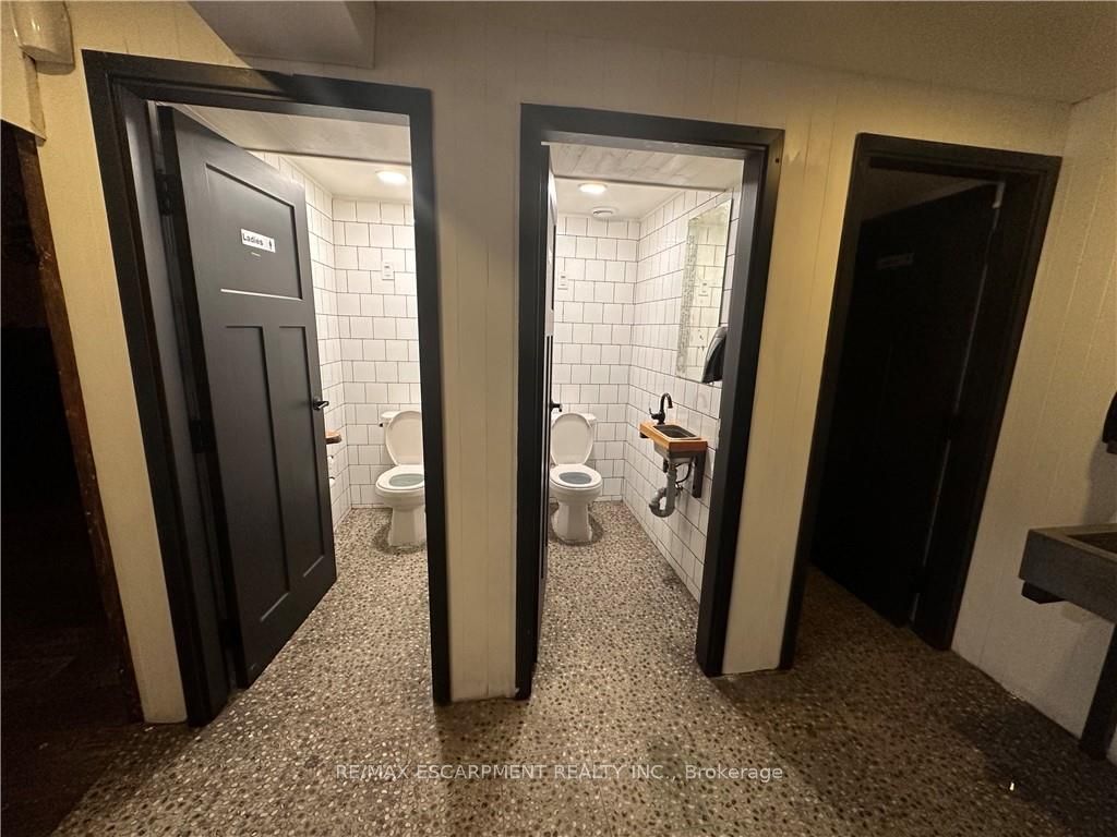 33 Bowen Street Property Photo 7