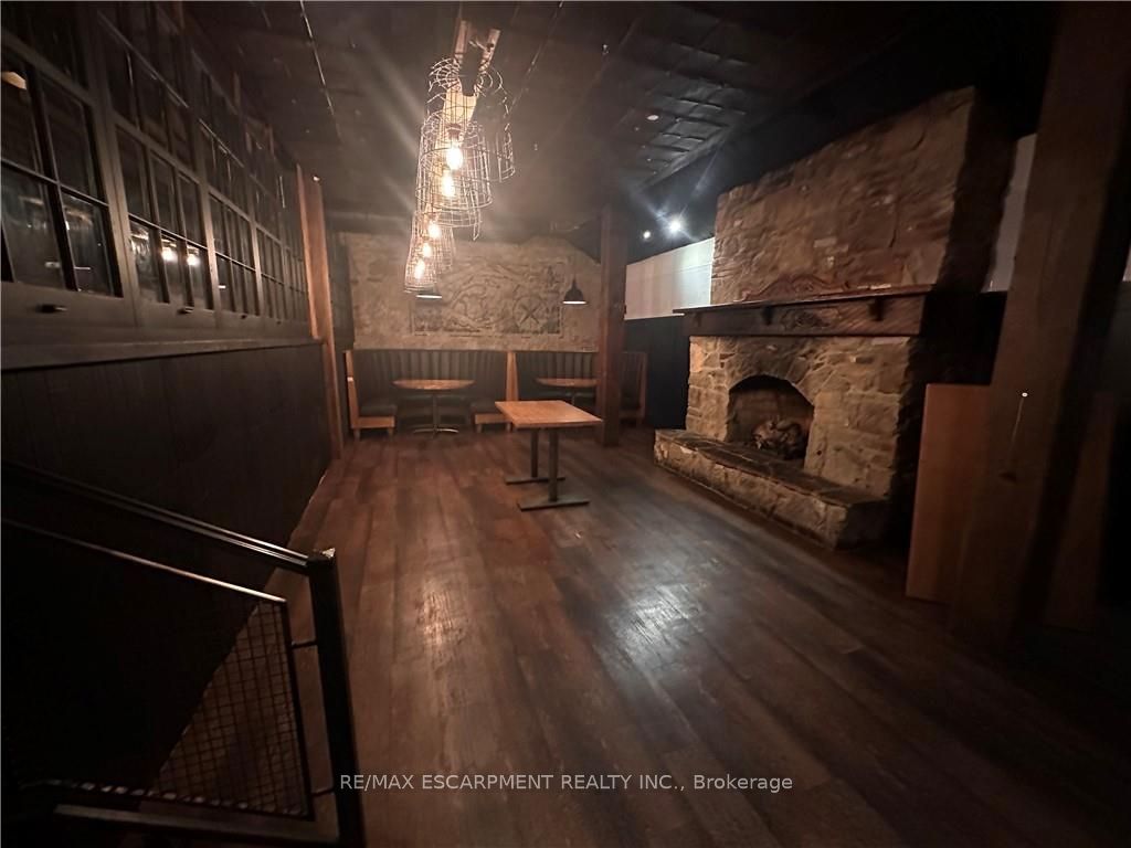 33 Bowen Street Property Photo 8