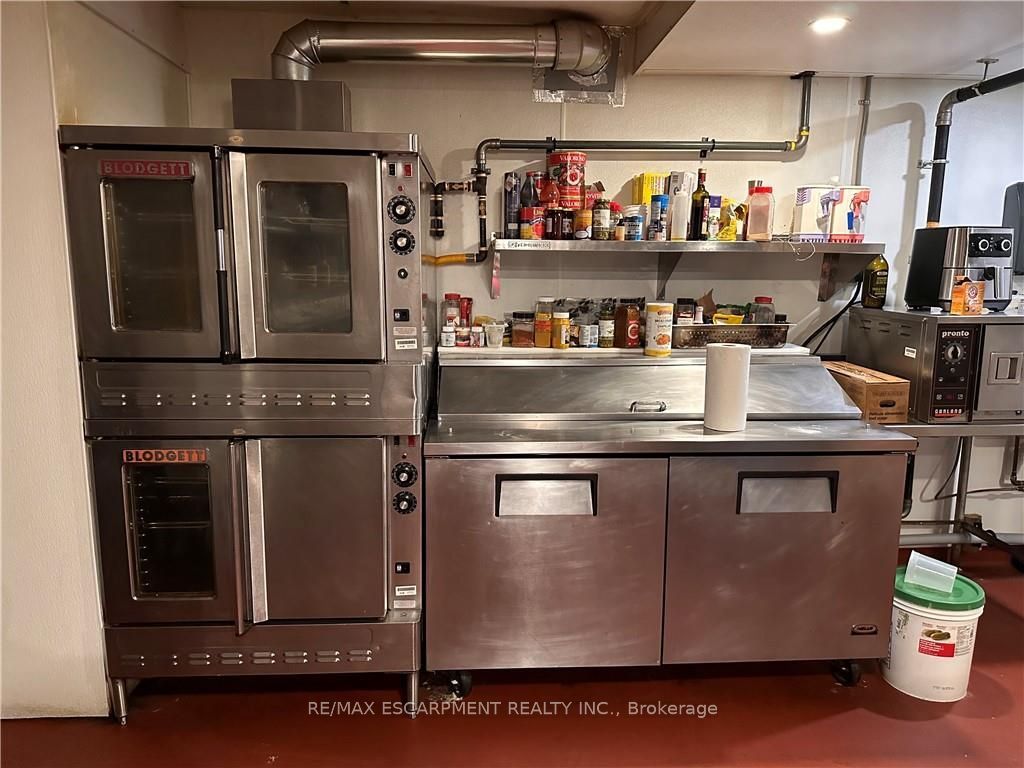 33 Bowen Street Property Photo 12