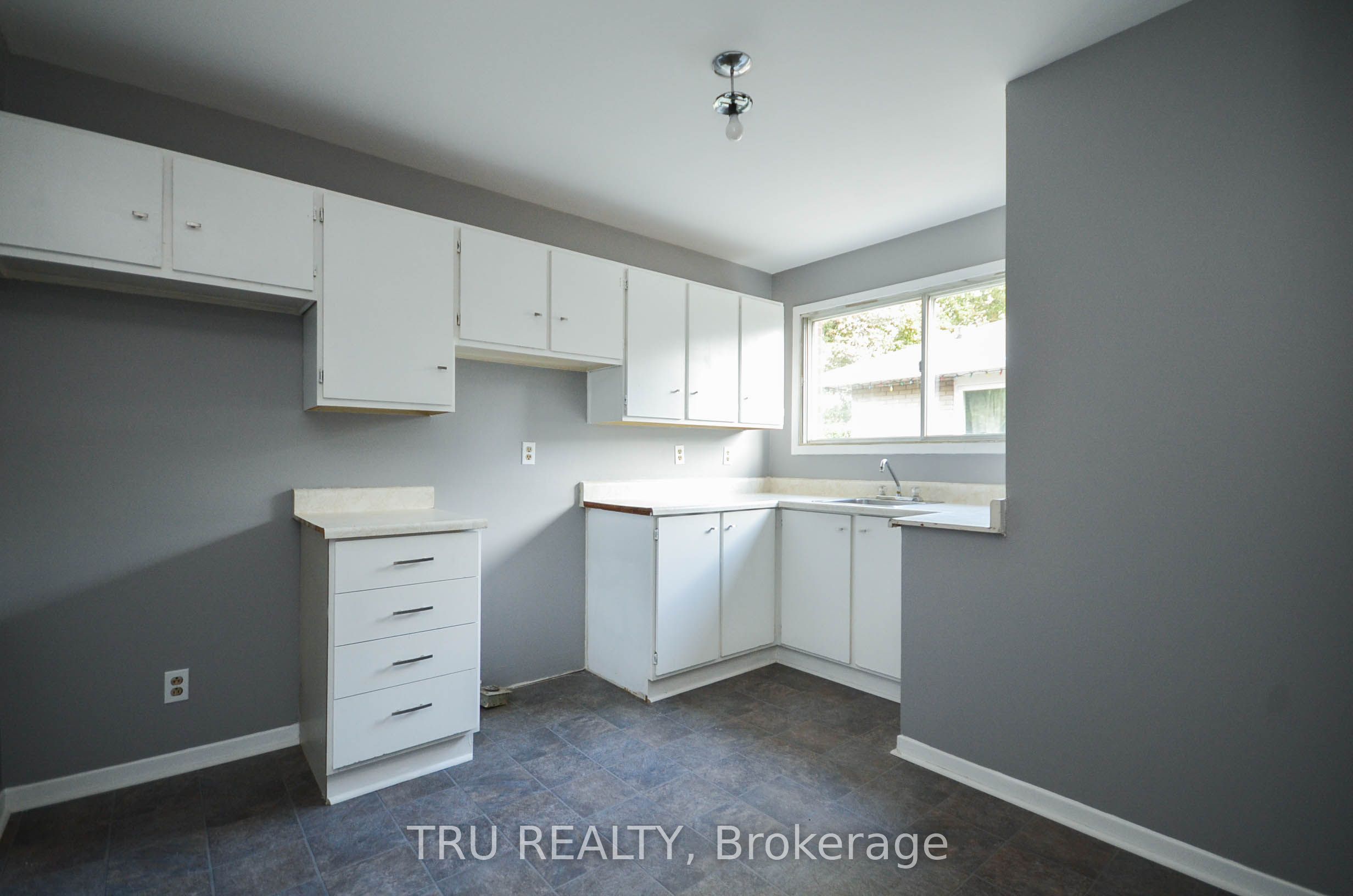 2428 Iris Street A Property Photo 14