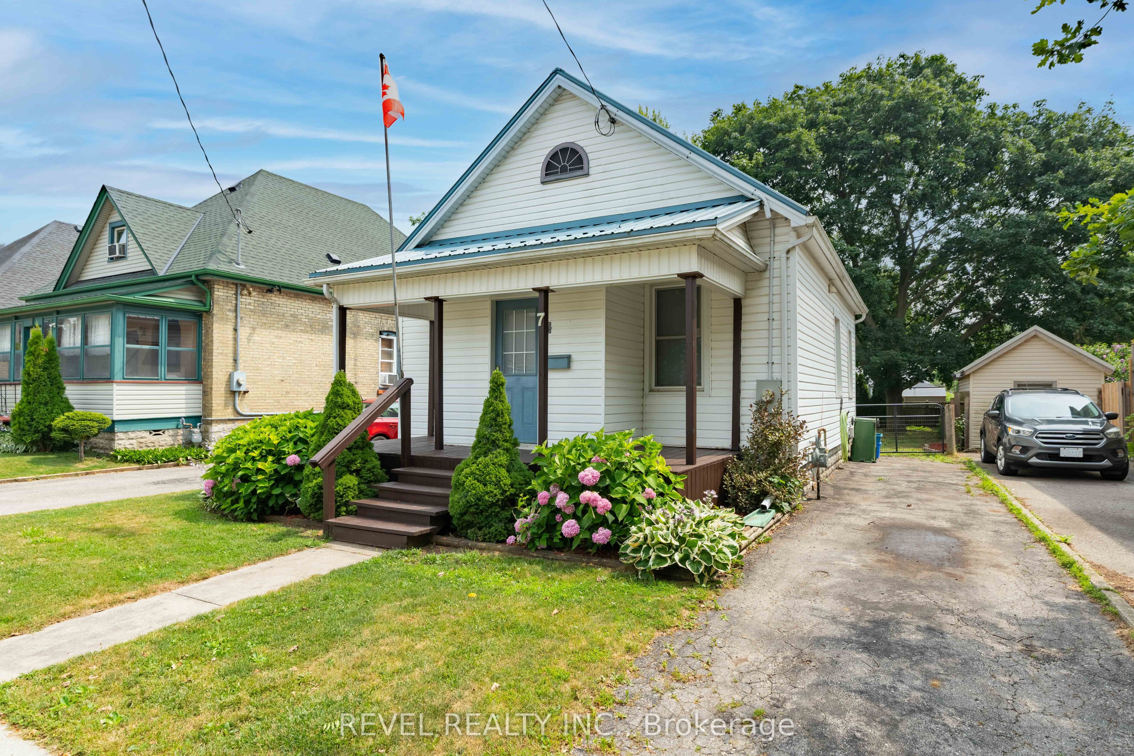 7 Maple Street Property Photo 1