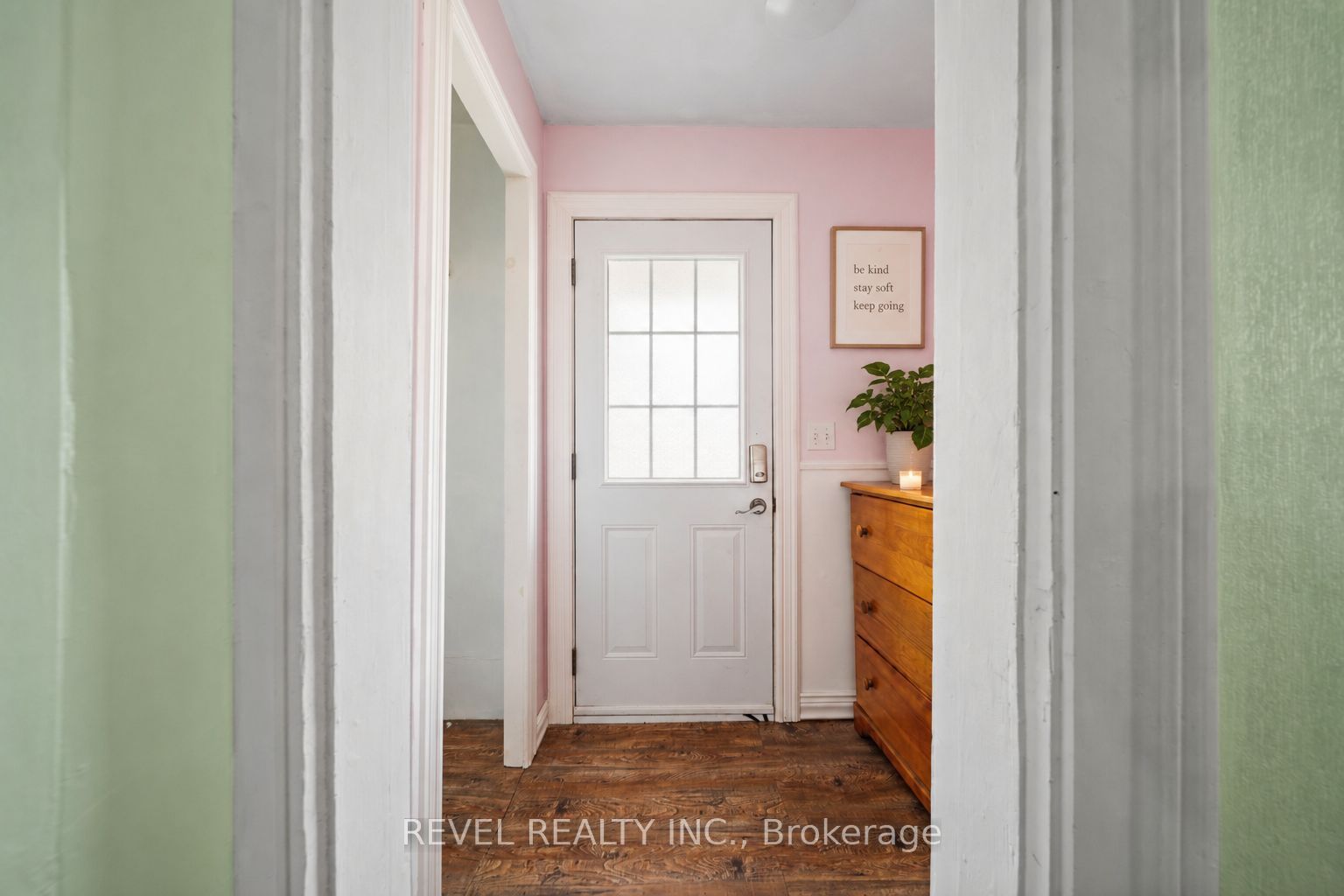 7 Maple Street Property Photo 4