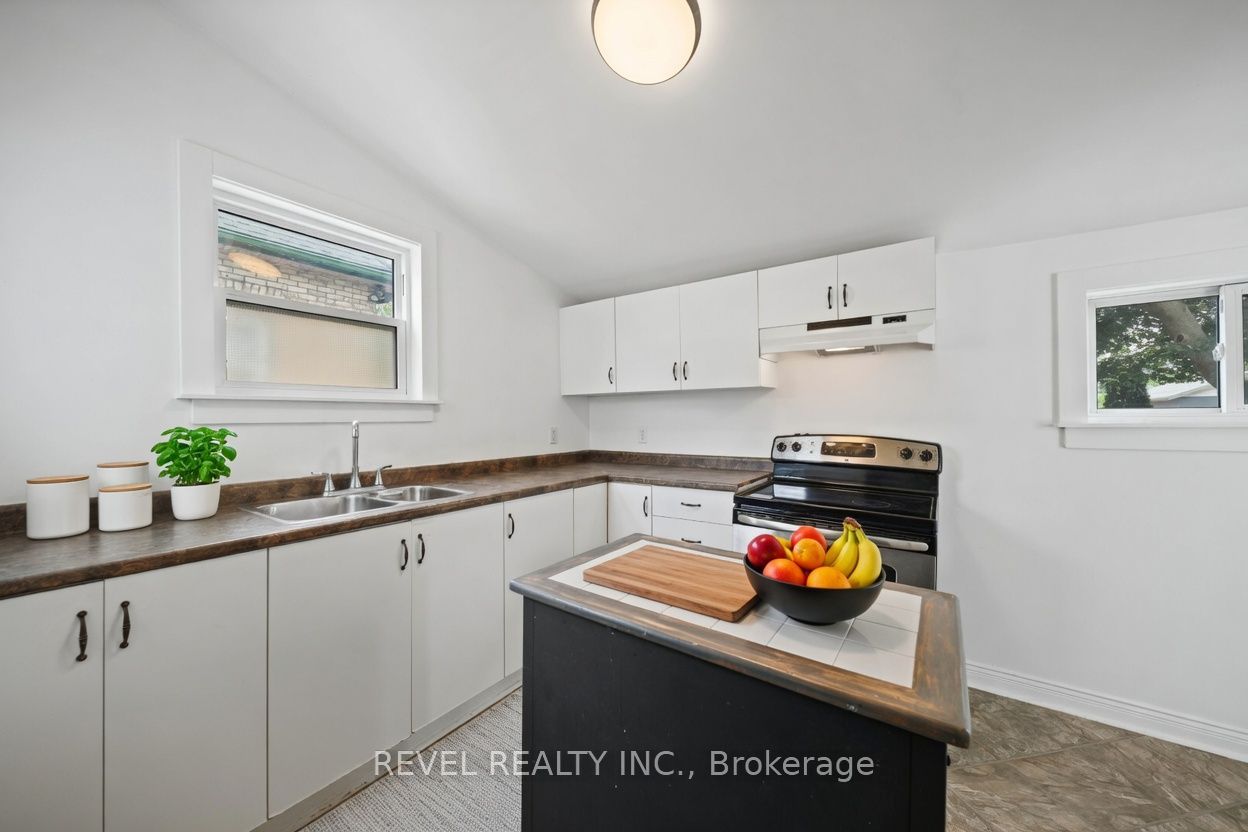 7 Maple Street Property Photo 17