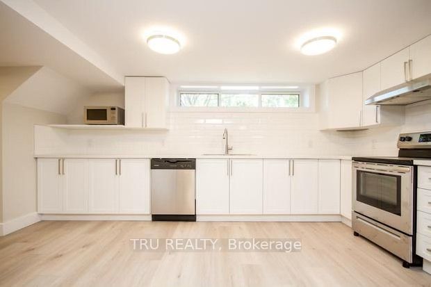 2430 Iris Street B Property Photo 8