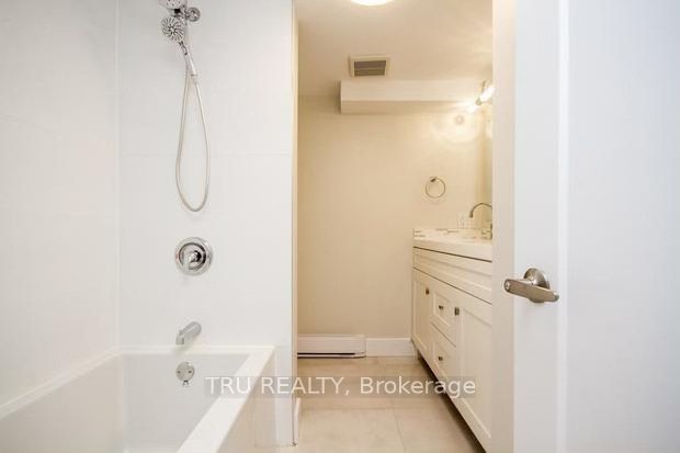 2430 Iris Street B Property Photo 16