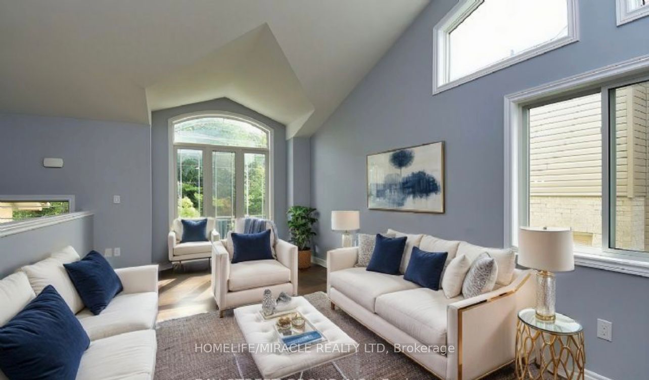 7733 Oldfield Road Upper Property Photo 2
