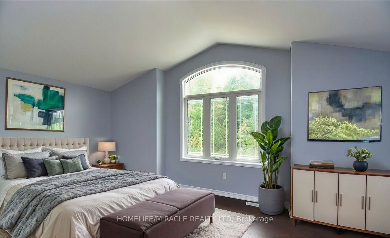 7733 Oldfield Road Upper Property Photo 3