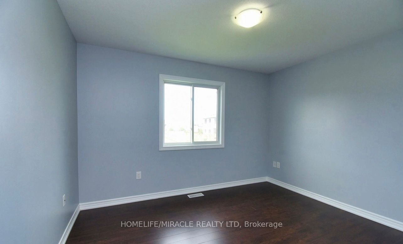 7733 Oldfield Road Upper Property Photo 5
