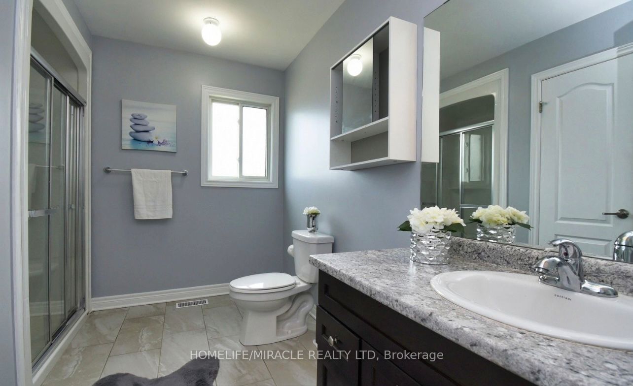 7733 Oldfield Road Upper Property Photo 6