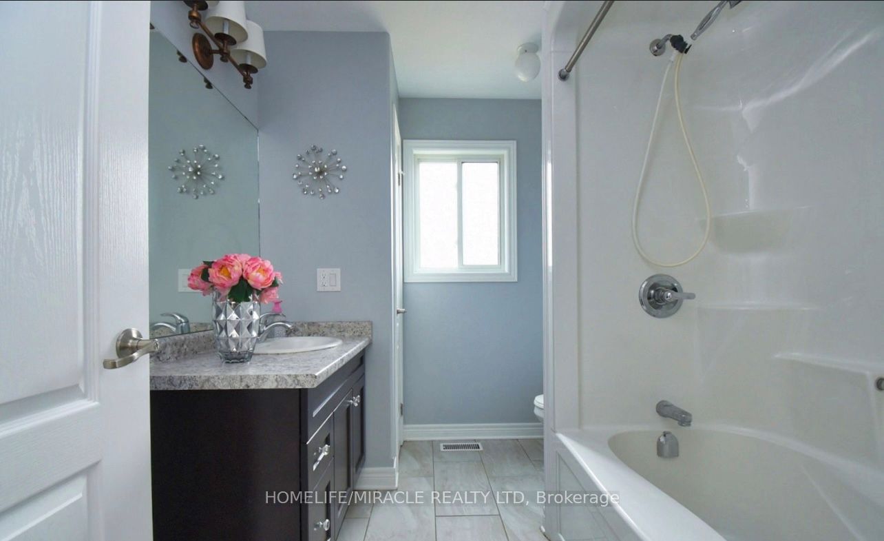 7733 Oldfield Road Upper Property Photo 7