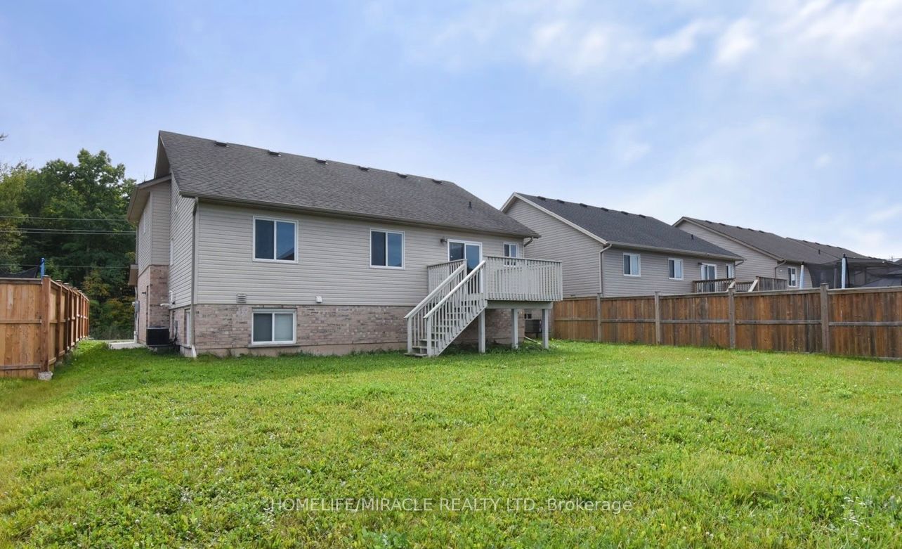 7733 Oldfield Road Upper Property Photo 10
