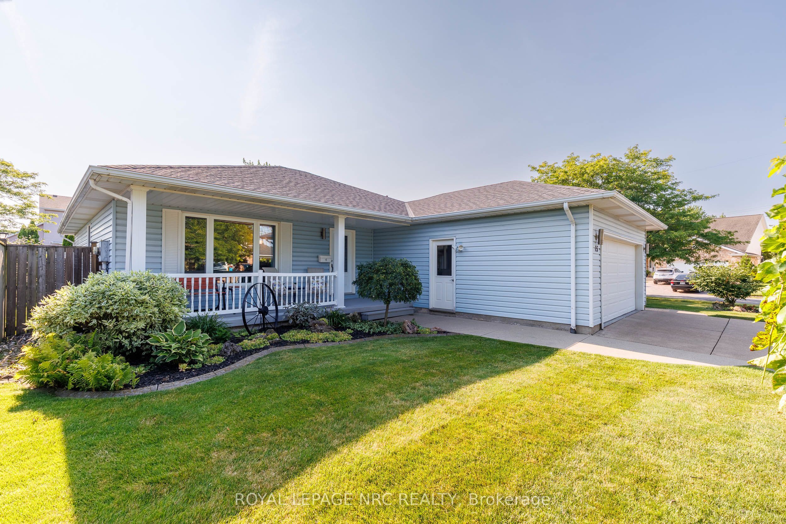 15 Foxhill Crescent