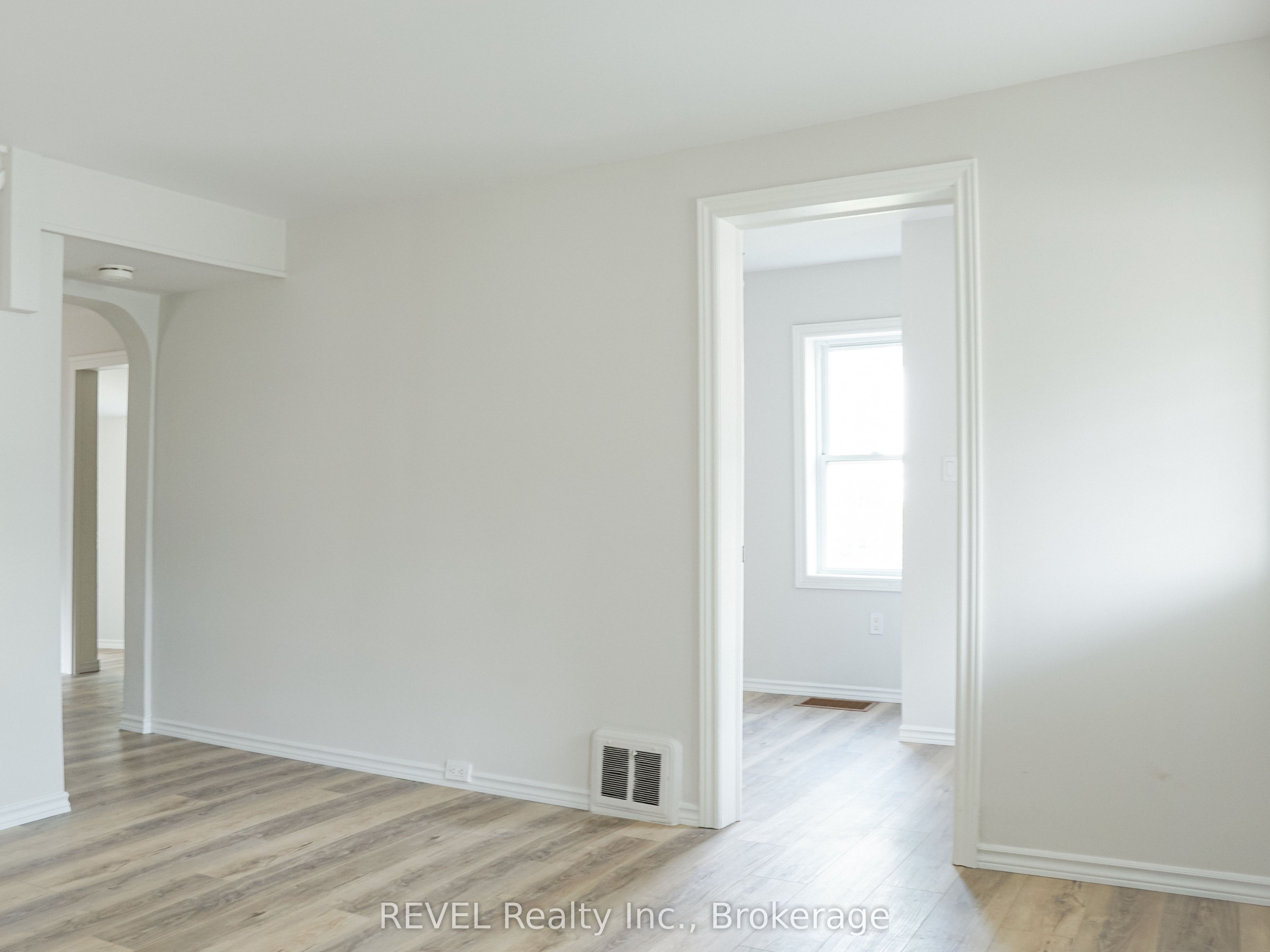 389 Glendale Avenue Property Photo 6