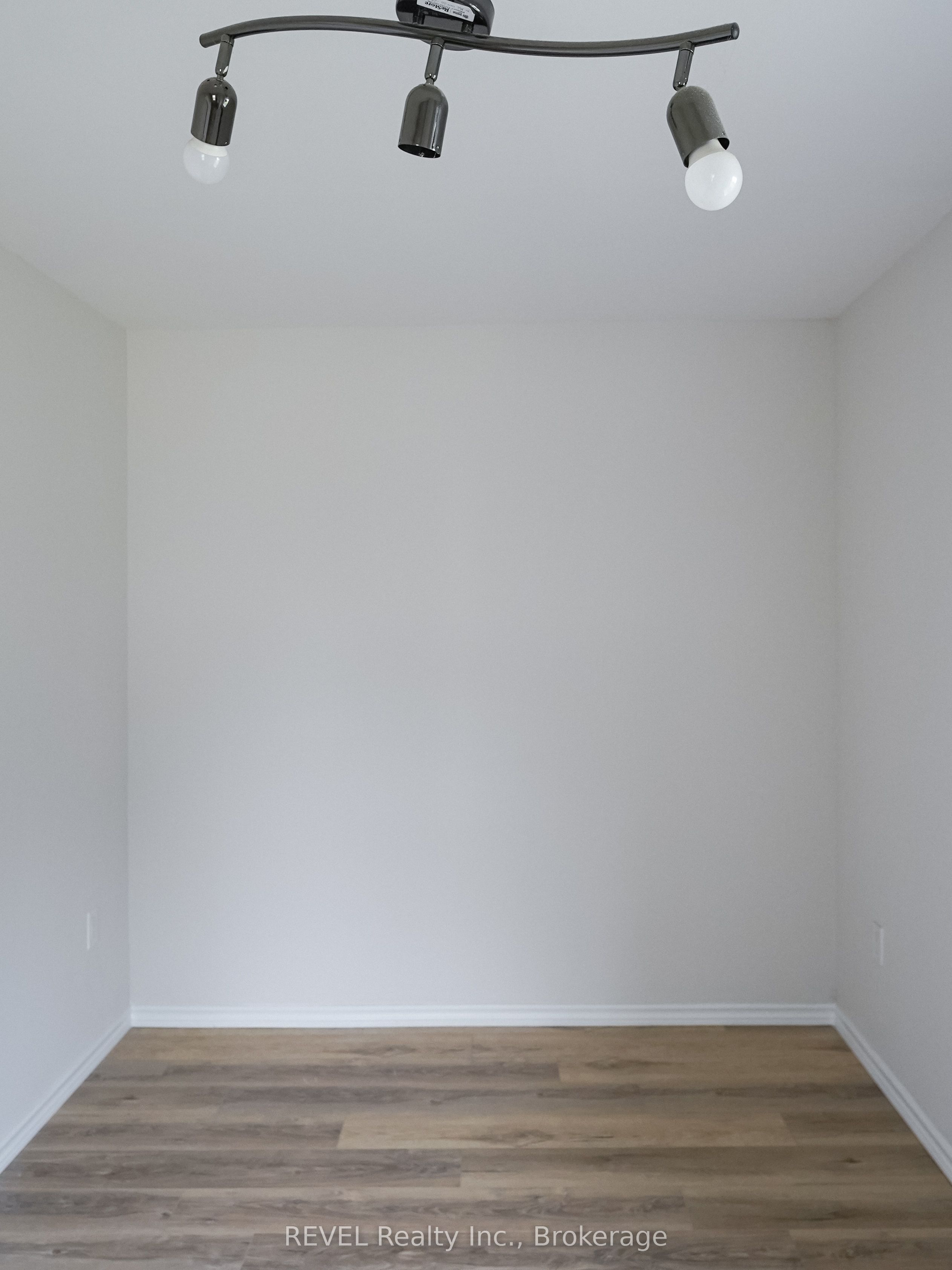 389 Glendale Avenue Property Photo 11