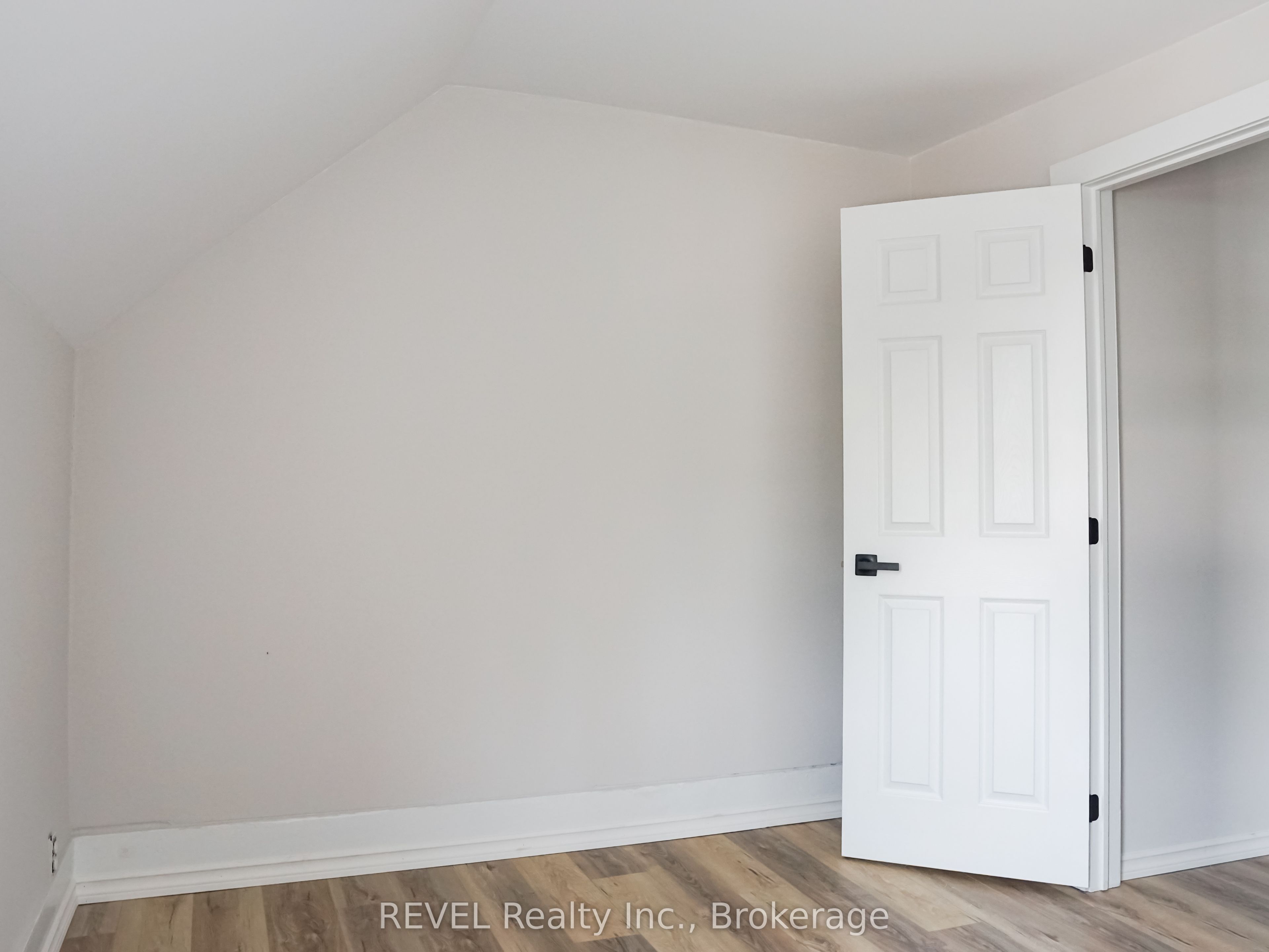 389 Glendale Avenue Property Photo 29