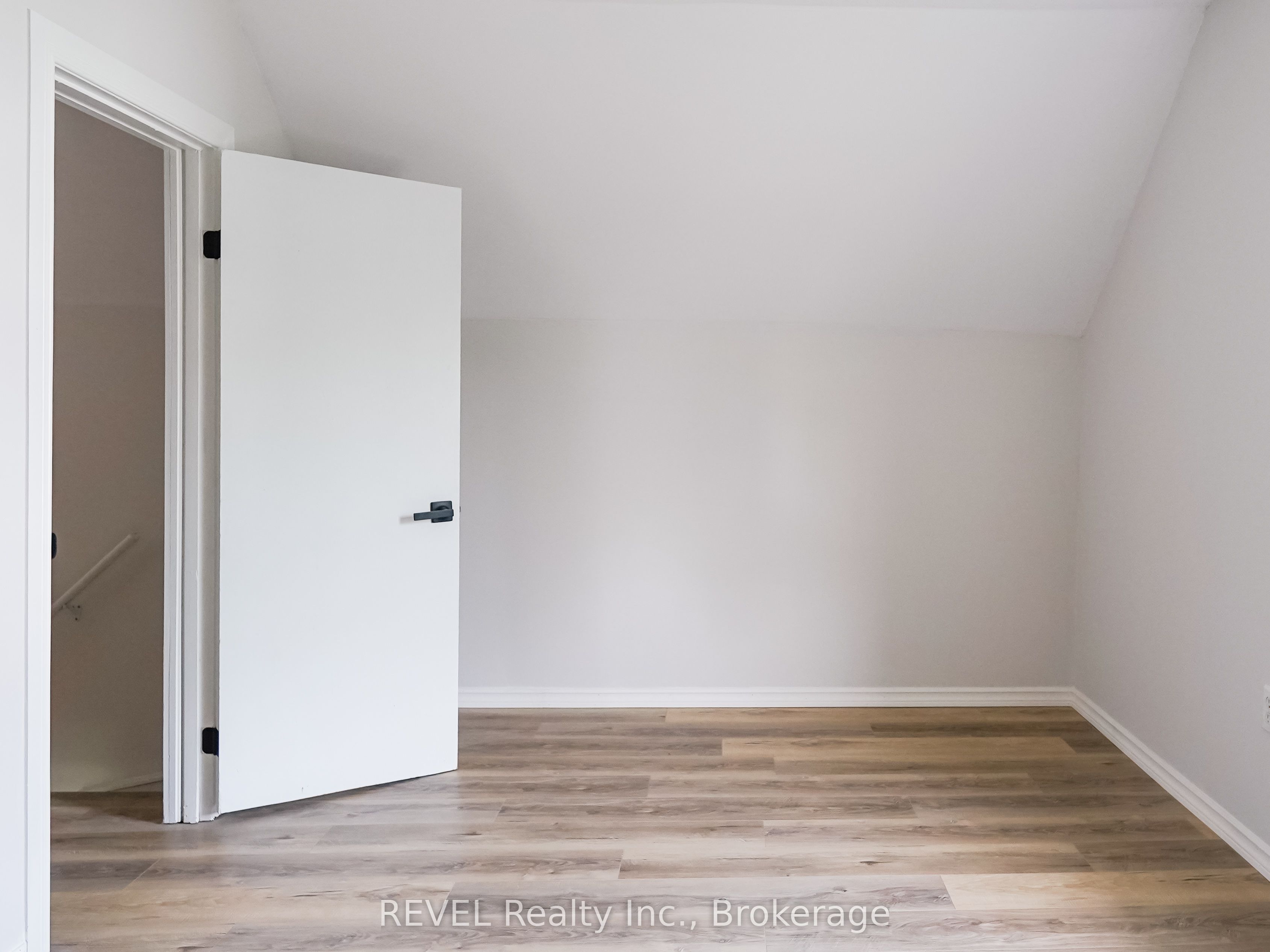 389 Glendale Avenue Property Photo 33