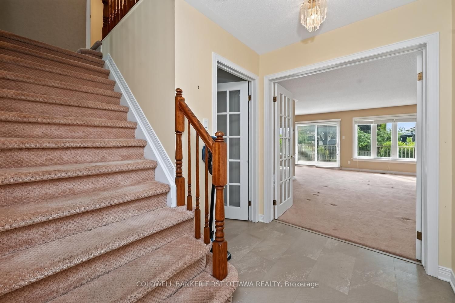 30 Rideaucrest Drive Property Photo 5