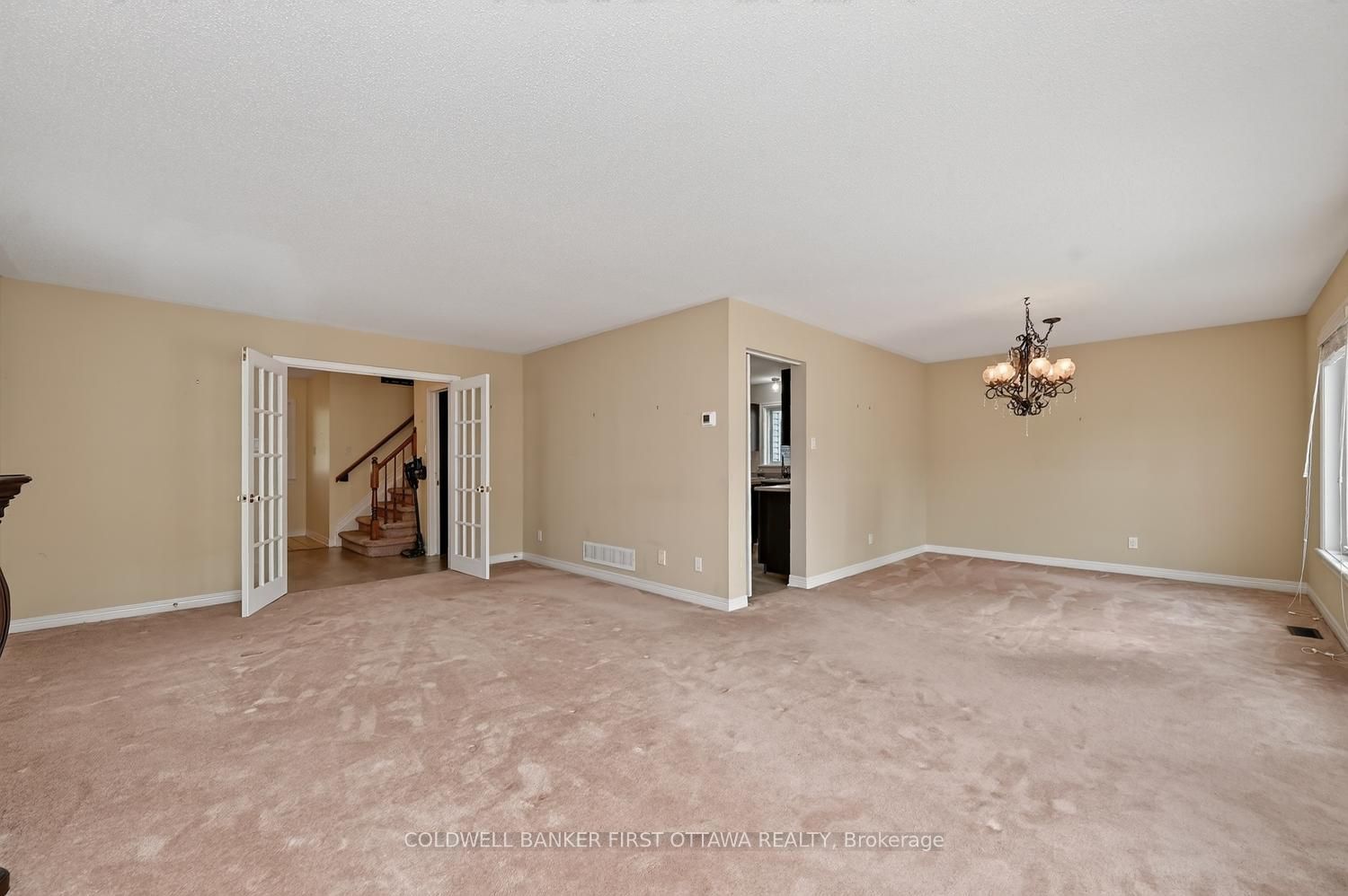 30 Rideaucrest Drive Property Photo 7