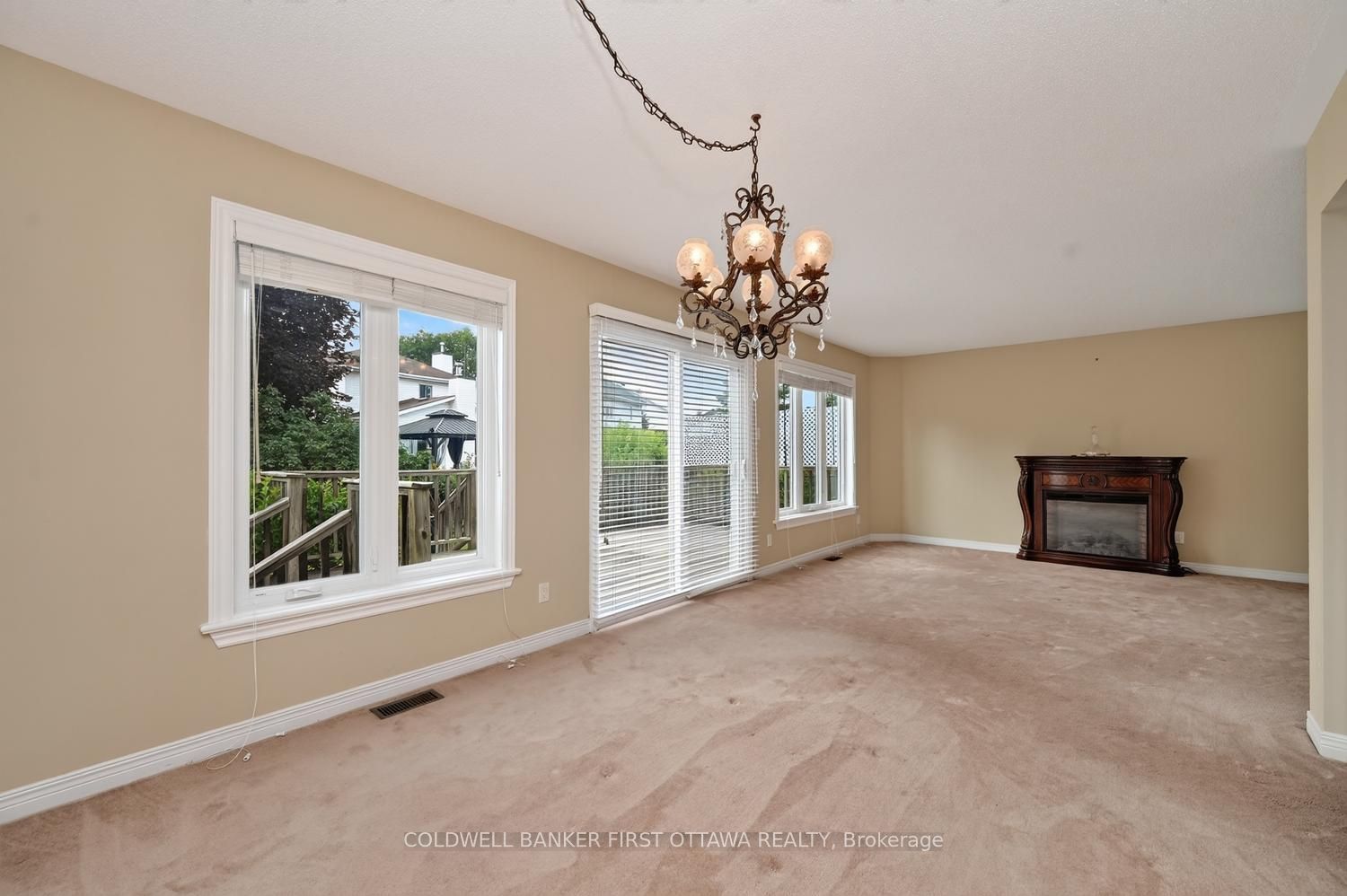 30 Rideaucrest Drive Property Photo 11