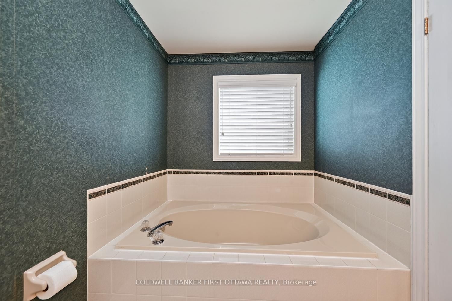 30 Rideaucrest Drive Property Photo 22
