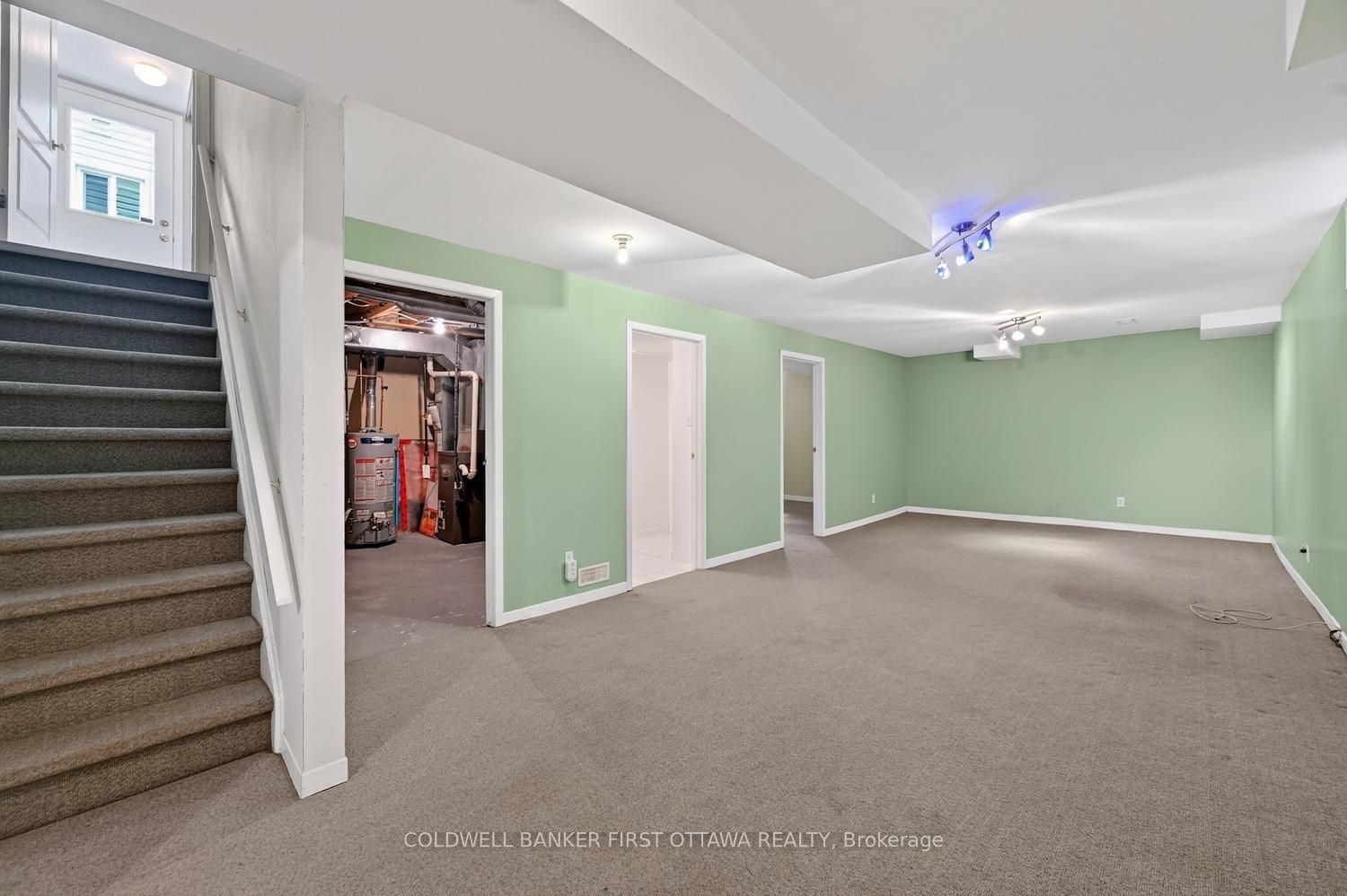 30 Rideaucrest Drive Property Photo 29