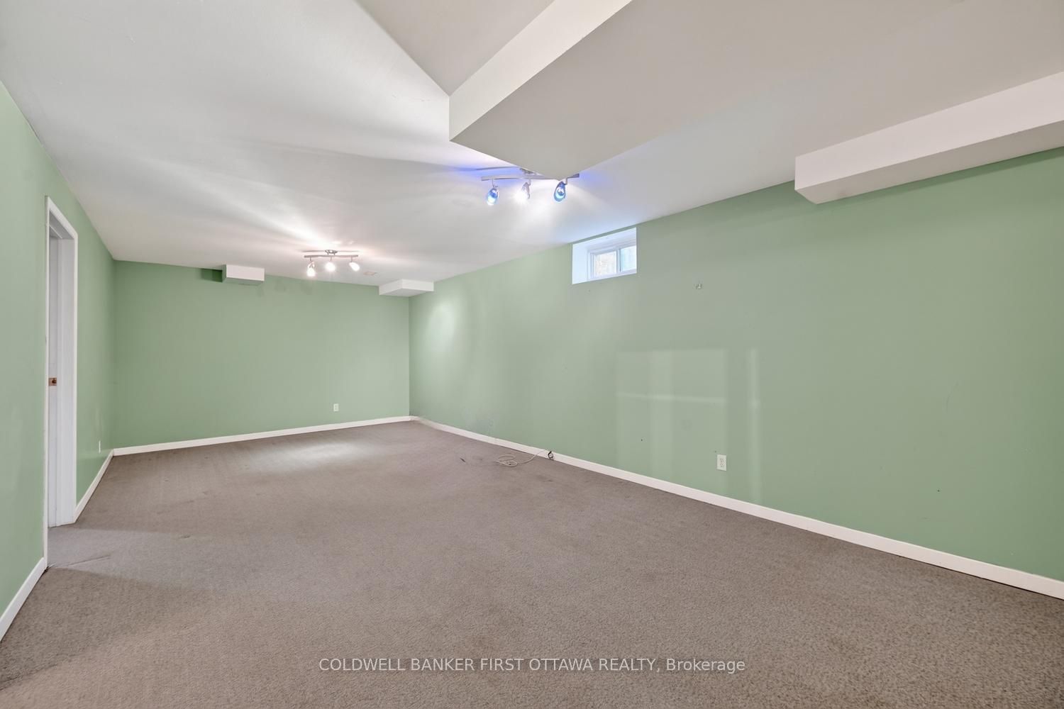 30 Rideaucrest Drive Property Photo 30