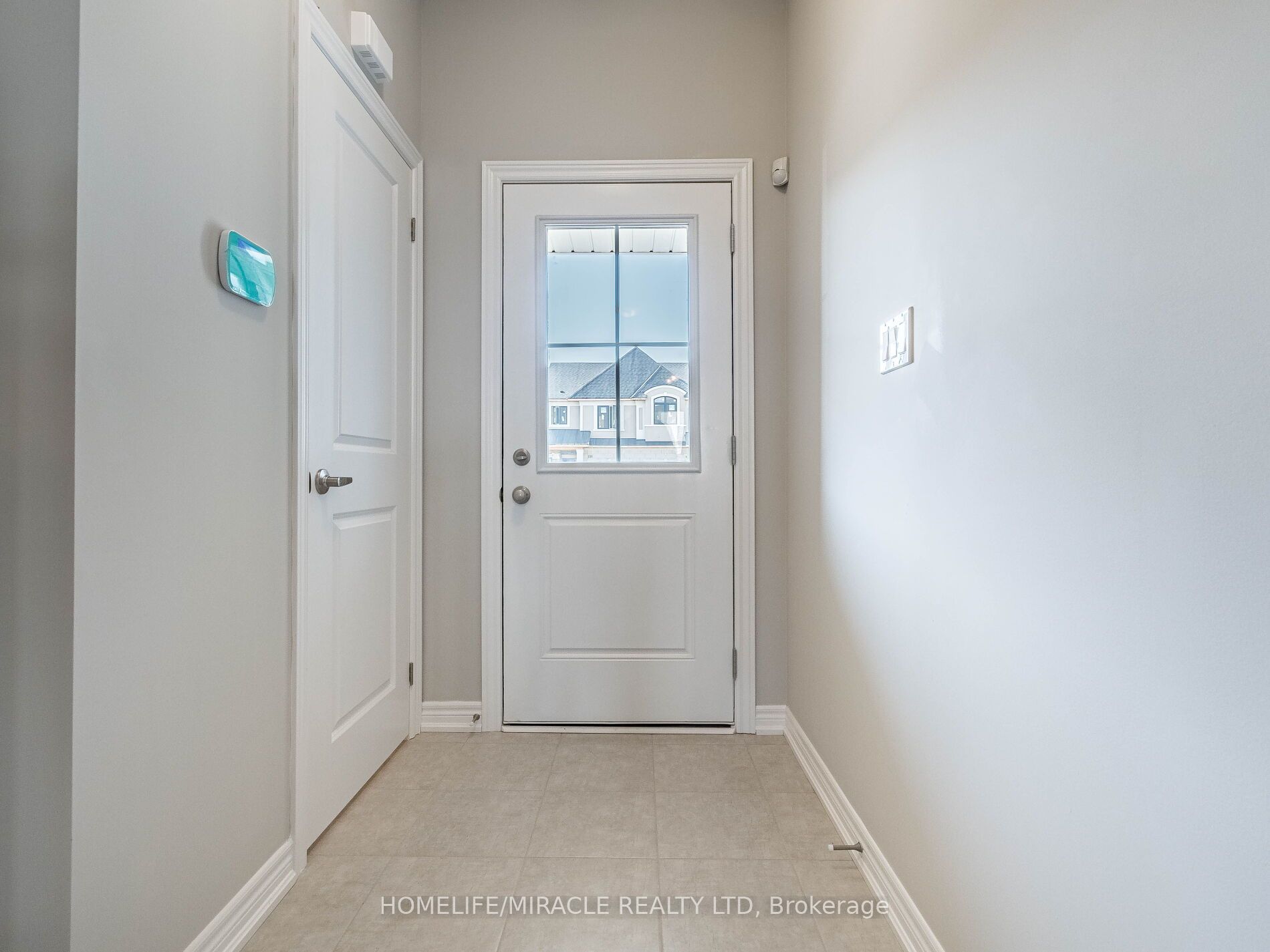 140 Aquasanta Crescent Property Photo 3