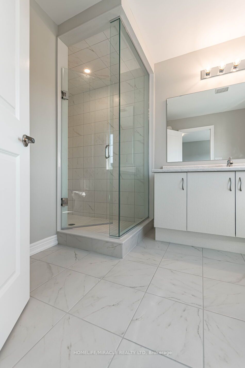 140 Aquasanta Crescent Property Photo 26