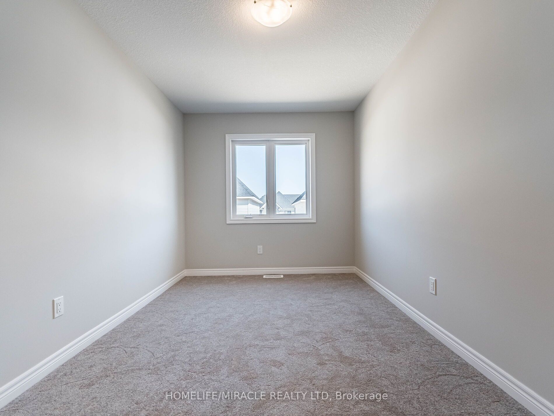 140 Aquasanta Crescent Property Photo 27