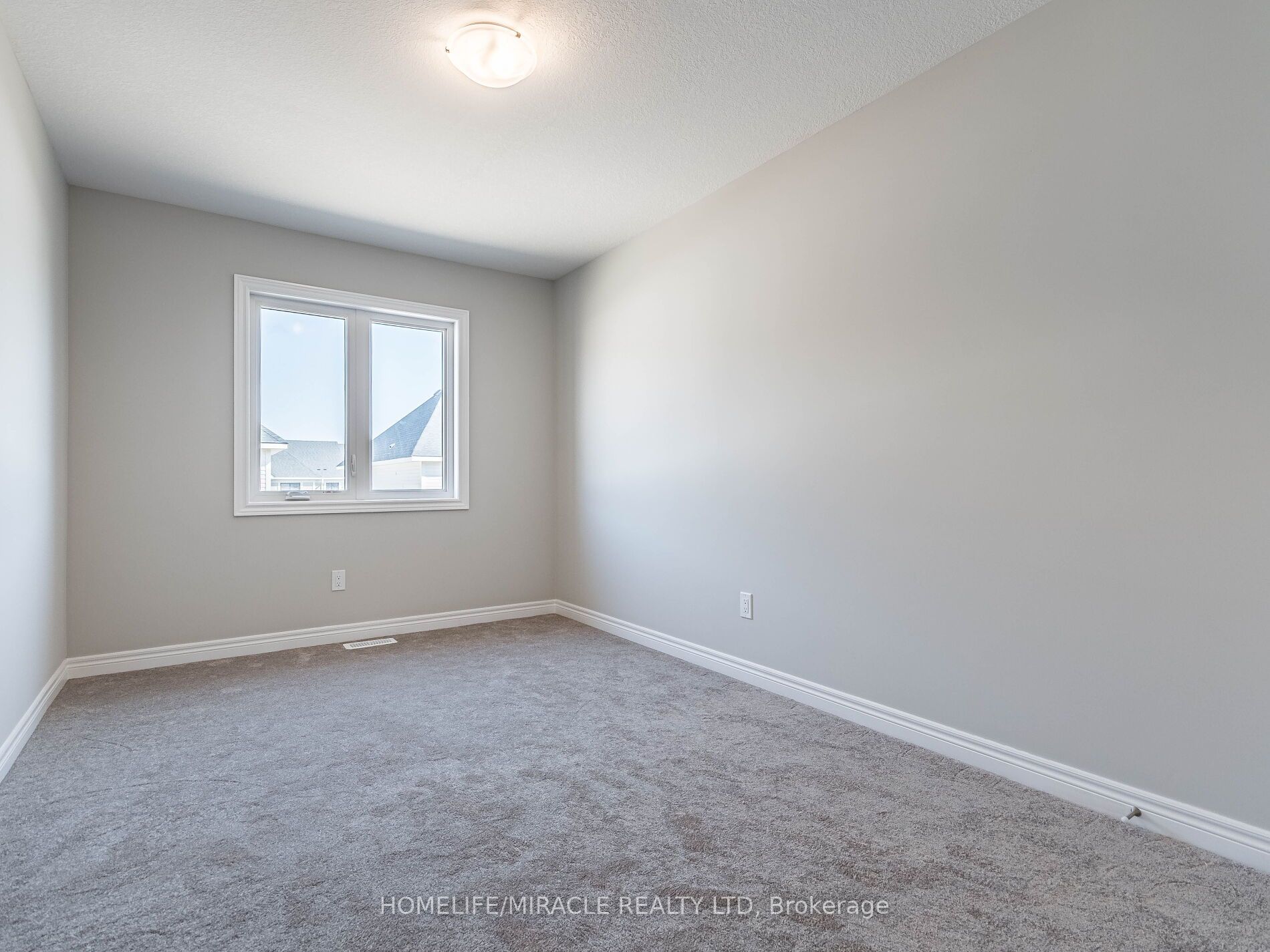 140 Aquasanta Crescent Property Photo 29