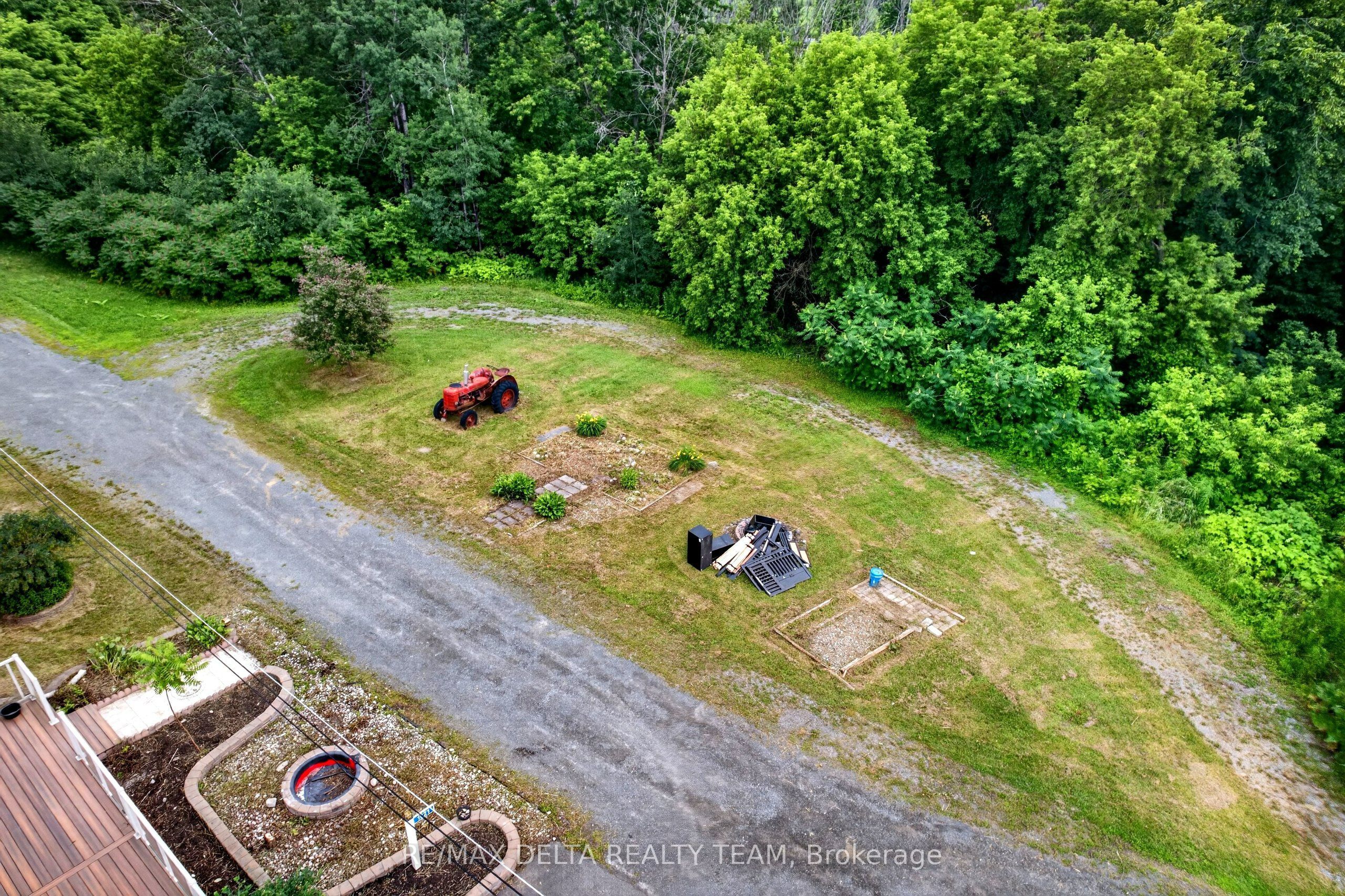 1821 Ch Bercier Road Property Photo 5