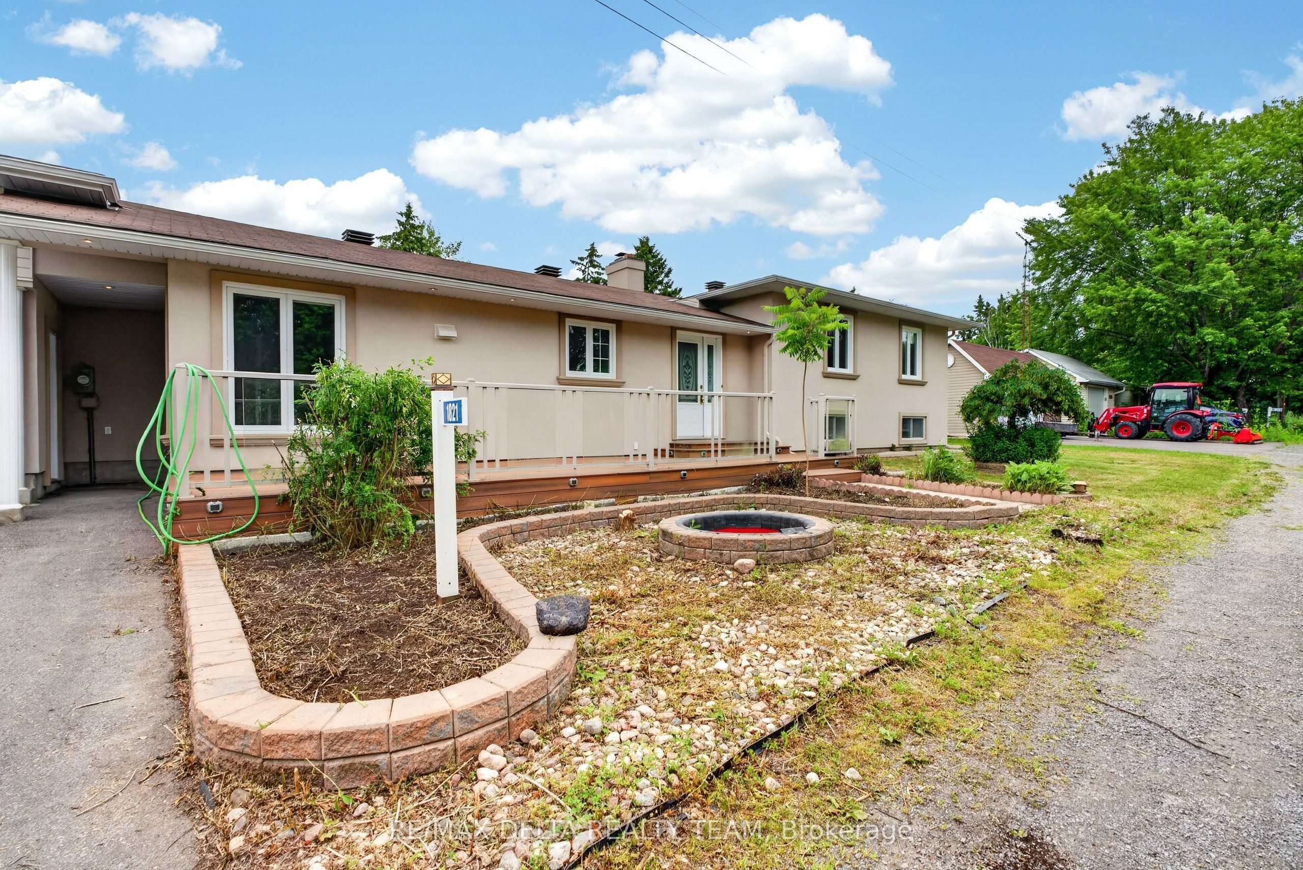 1821 Ch Bercier Road Property Photo 12