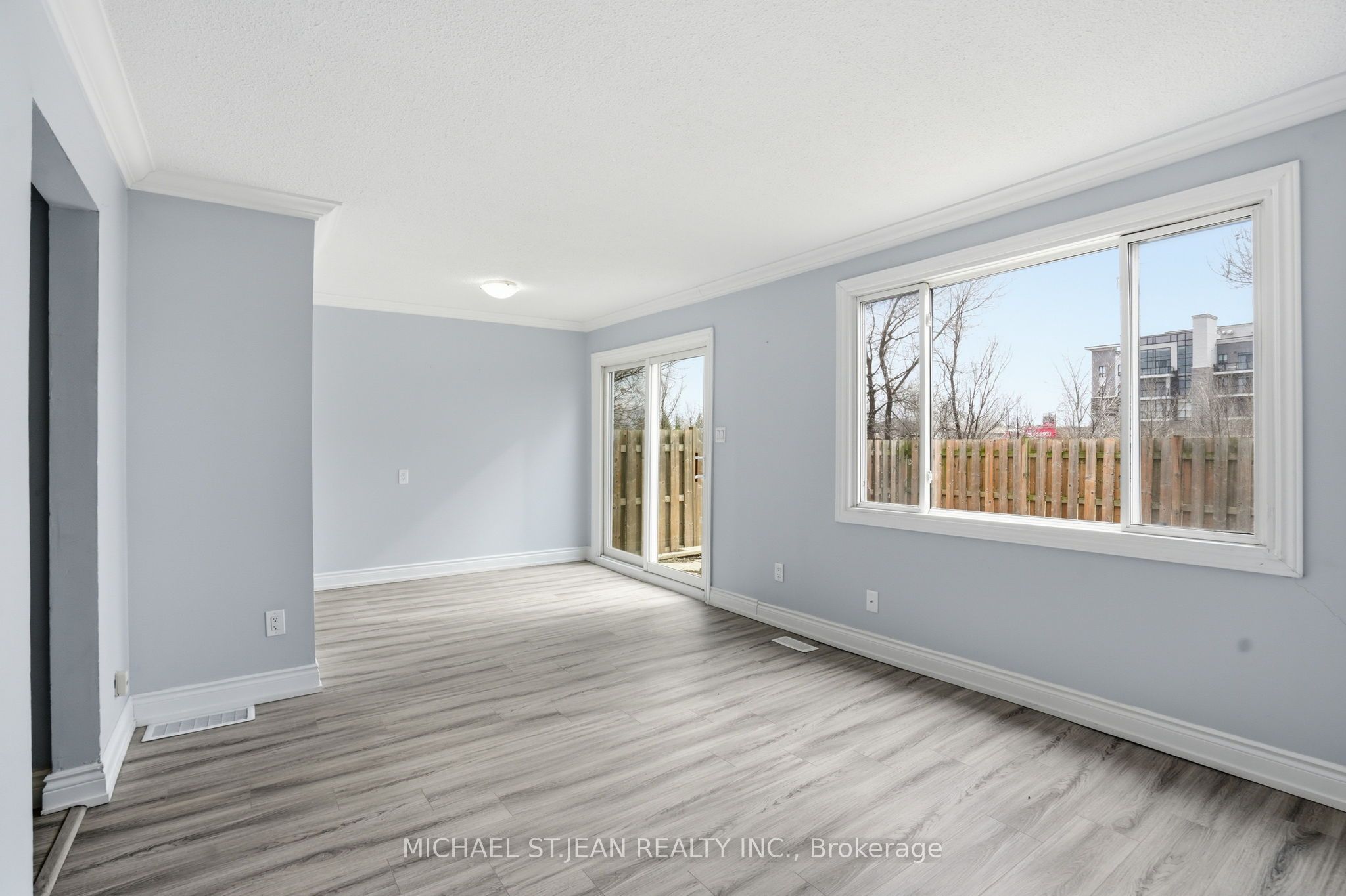 125 Limeridge Road W 7 Property Photo 6