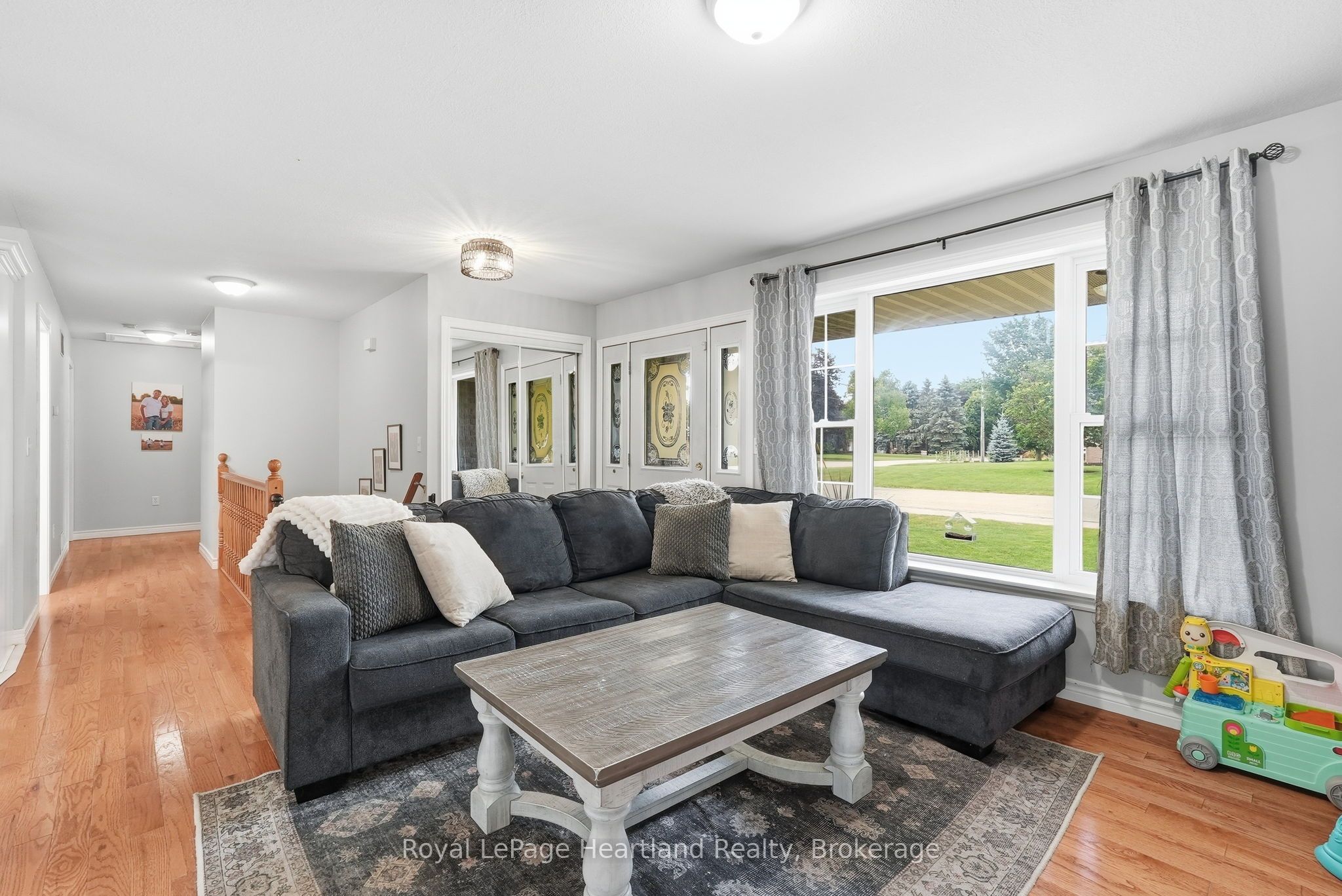 140 John Street N Property Photo 6